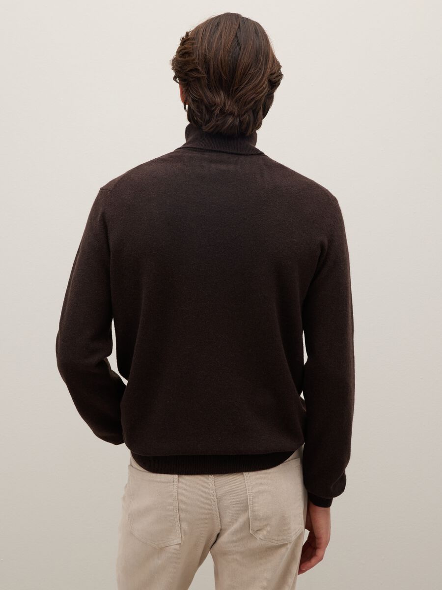 Brown high-neck lambswool turtleneck regular fit_2