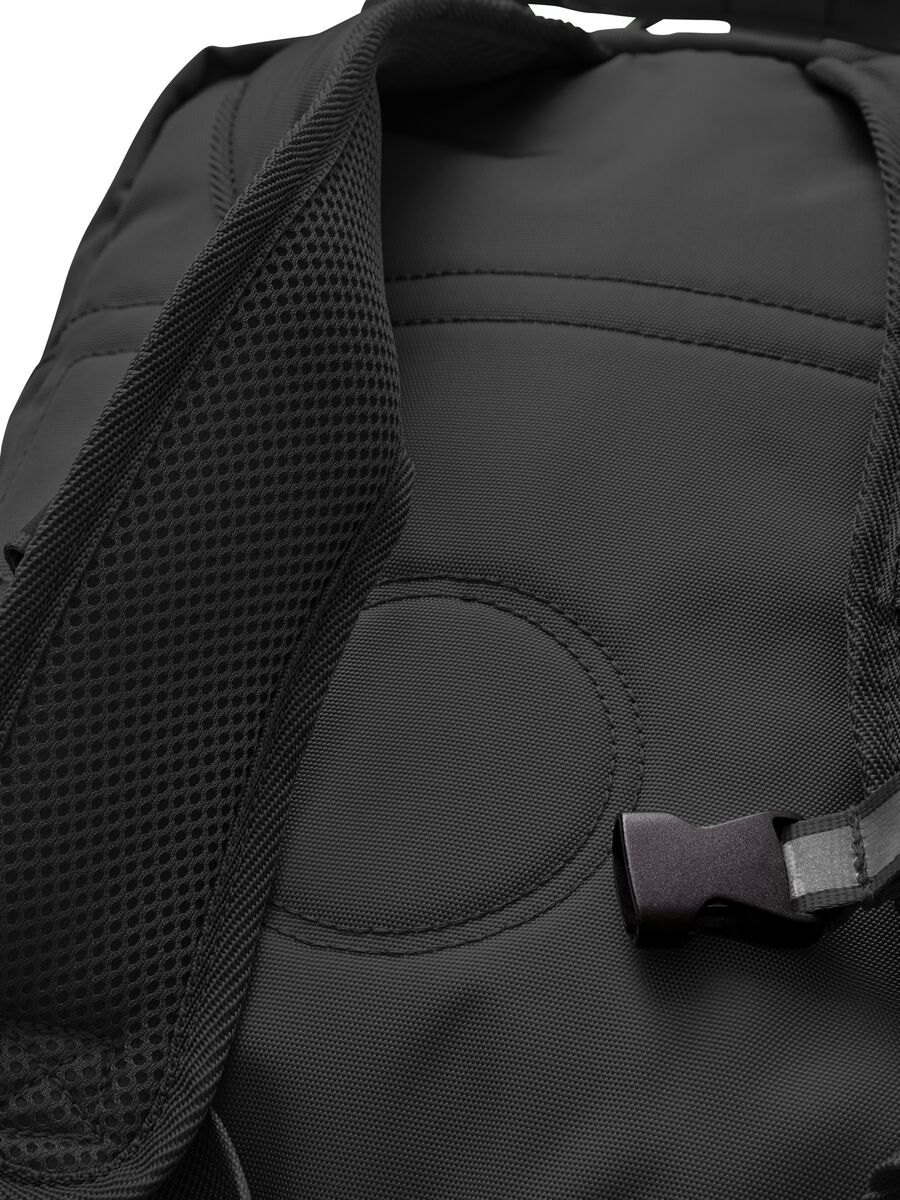 Zaino nero con tasche frontali_4