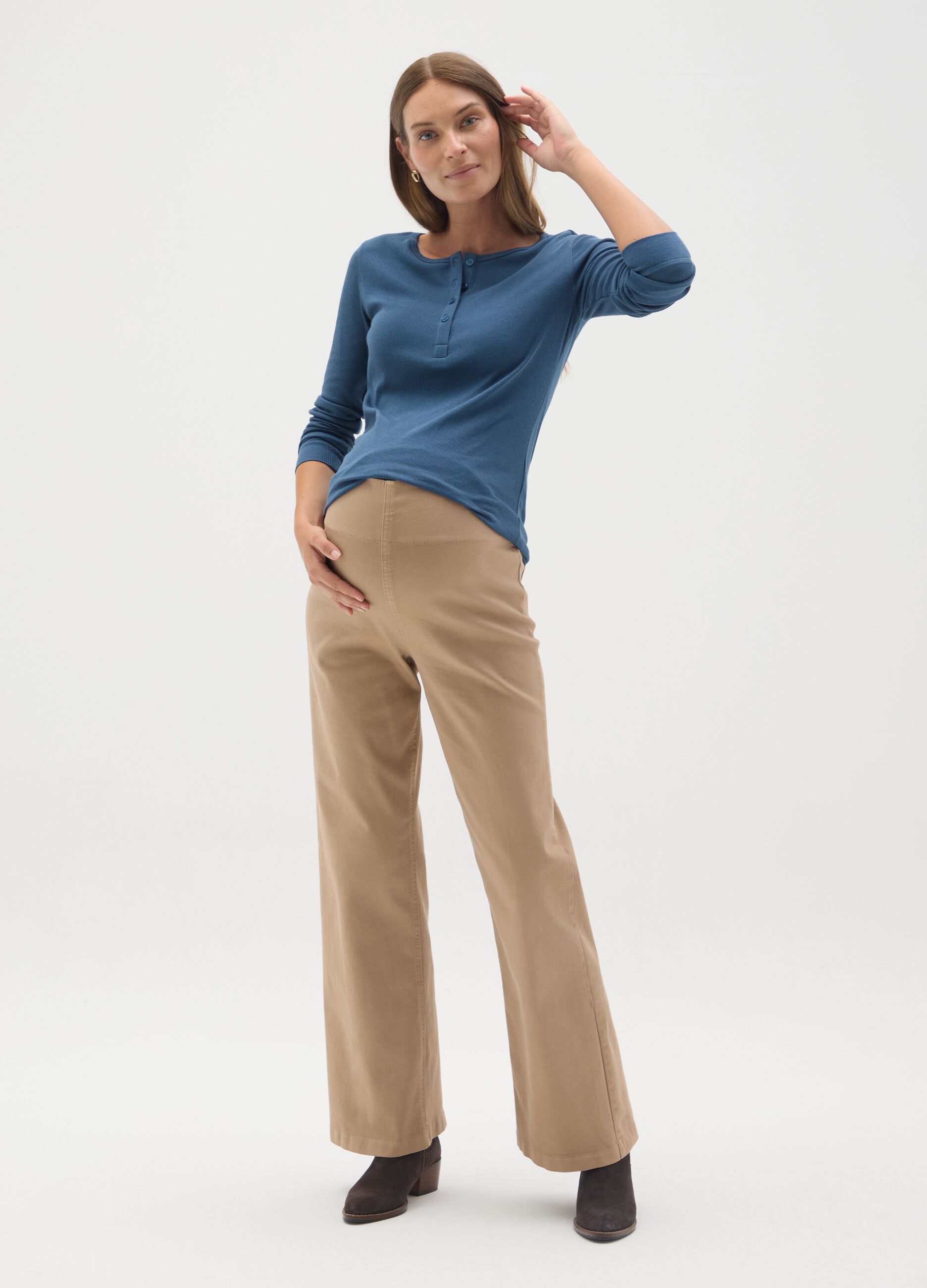 Long-sleeve blue maternity T-shirt with stretch fabric