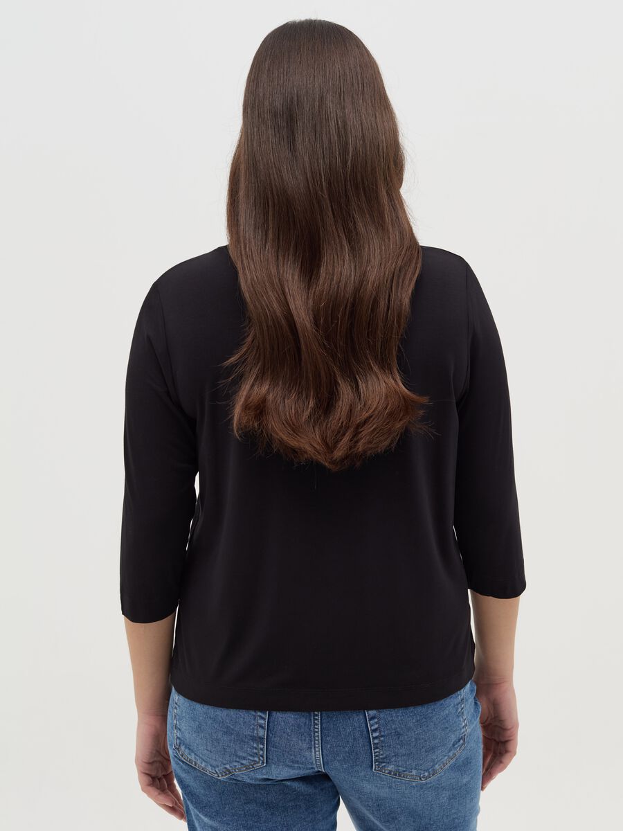 Curvy V-neck T-shirt_3