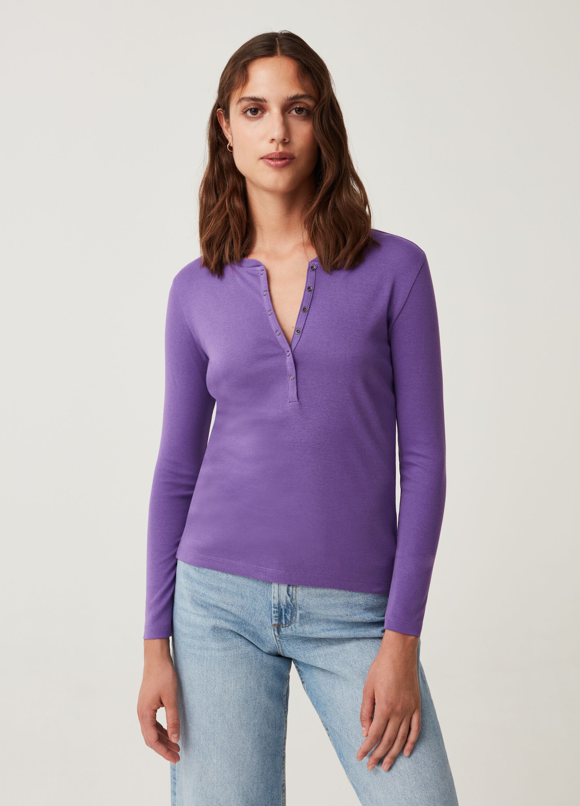T-shirt in cotone con scollo serafino_1