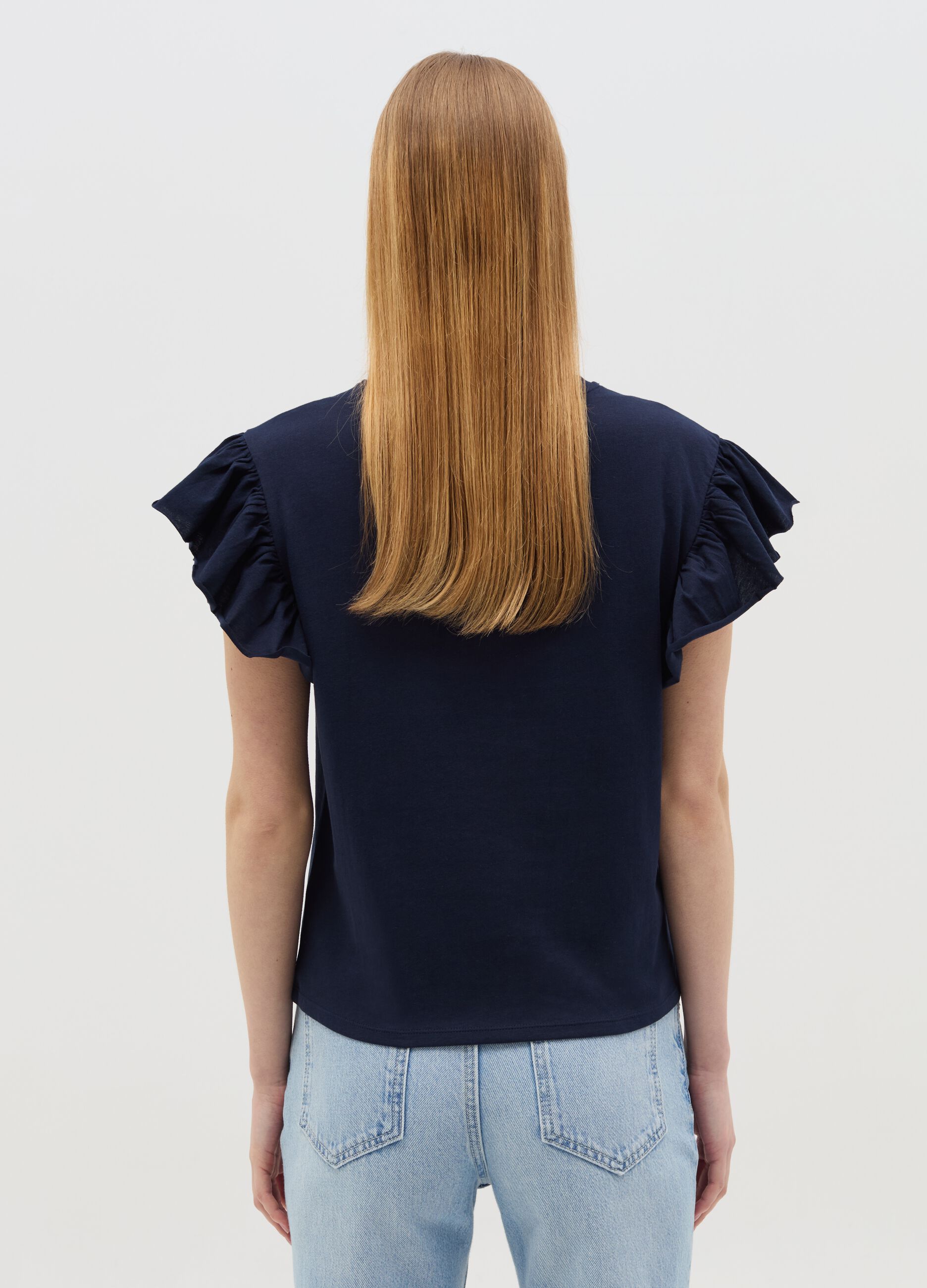 Blue short-sleeved T-shirt with flounce