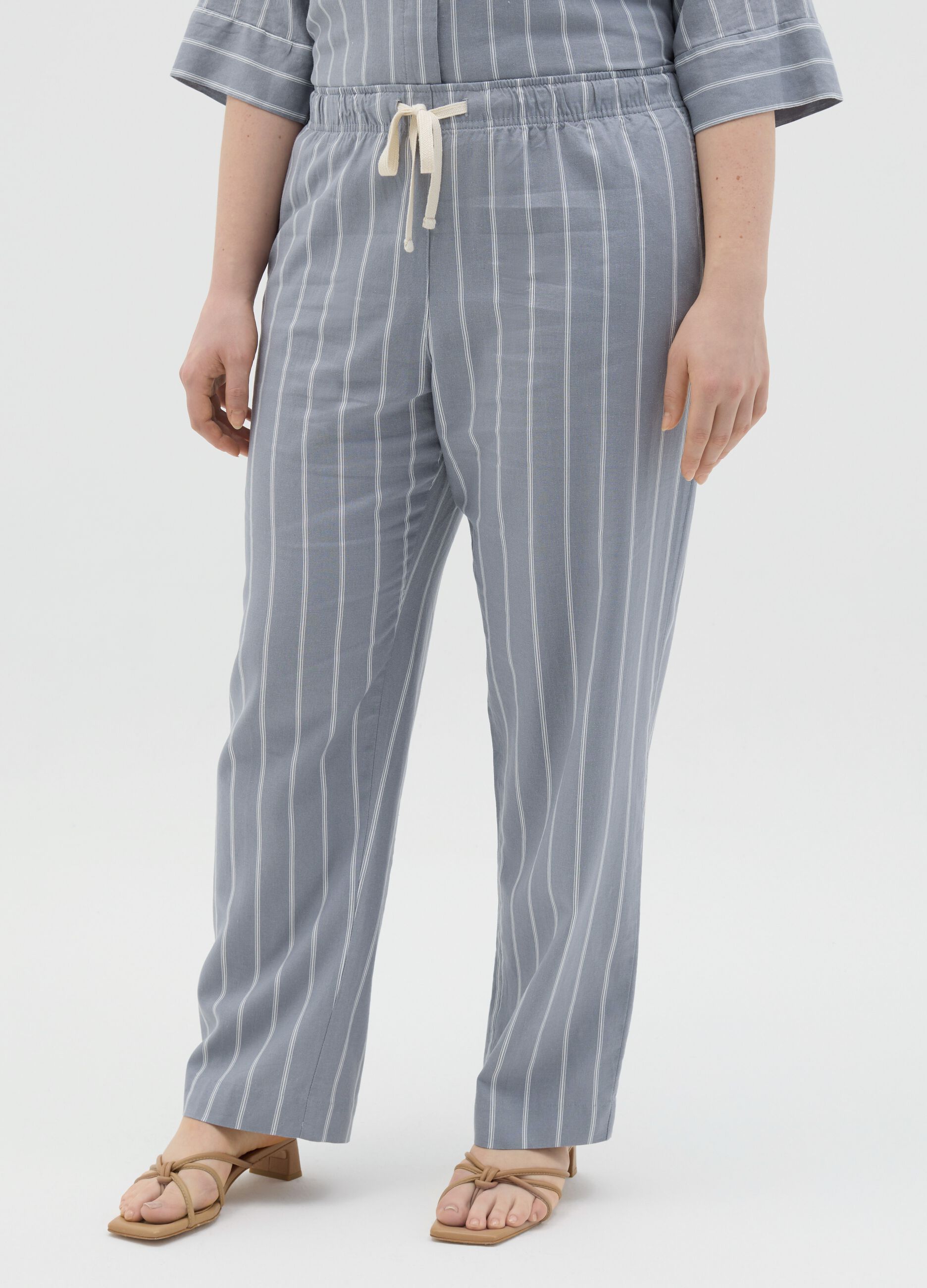 Curvy wide-leg trousers in linen and viscose