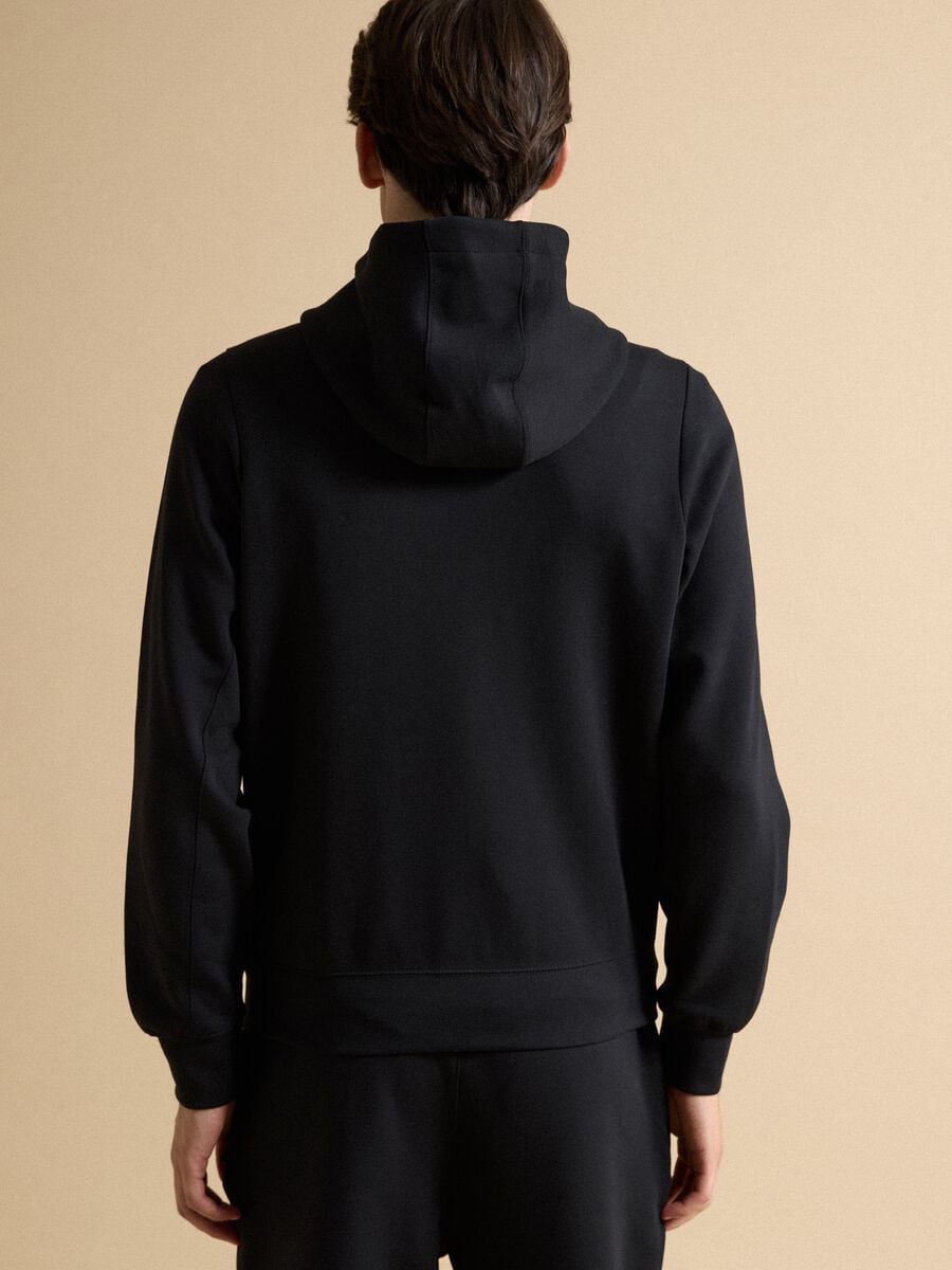 Breathable black full-zip in 2-way stretch fabric_3