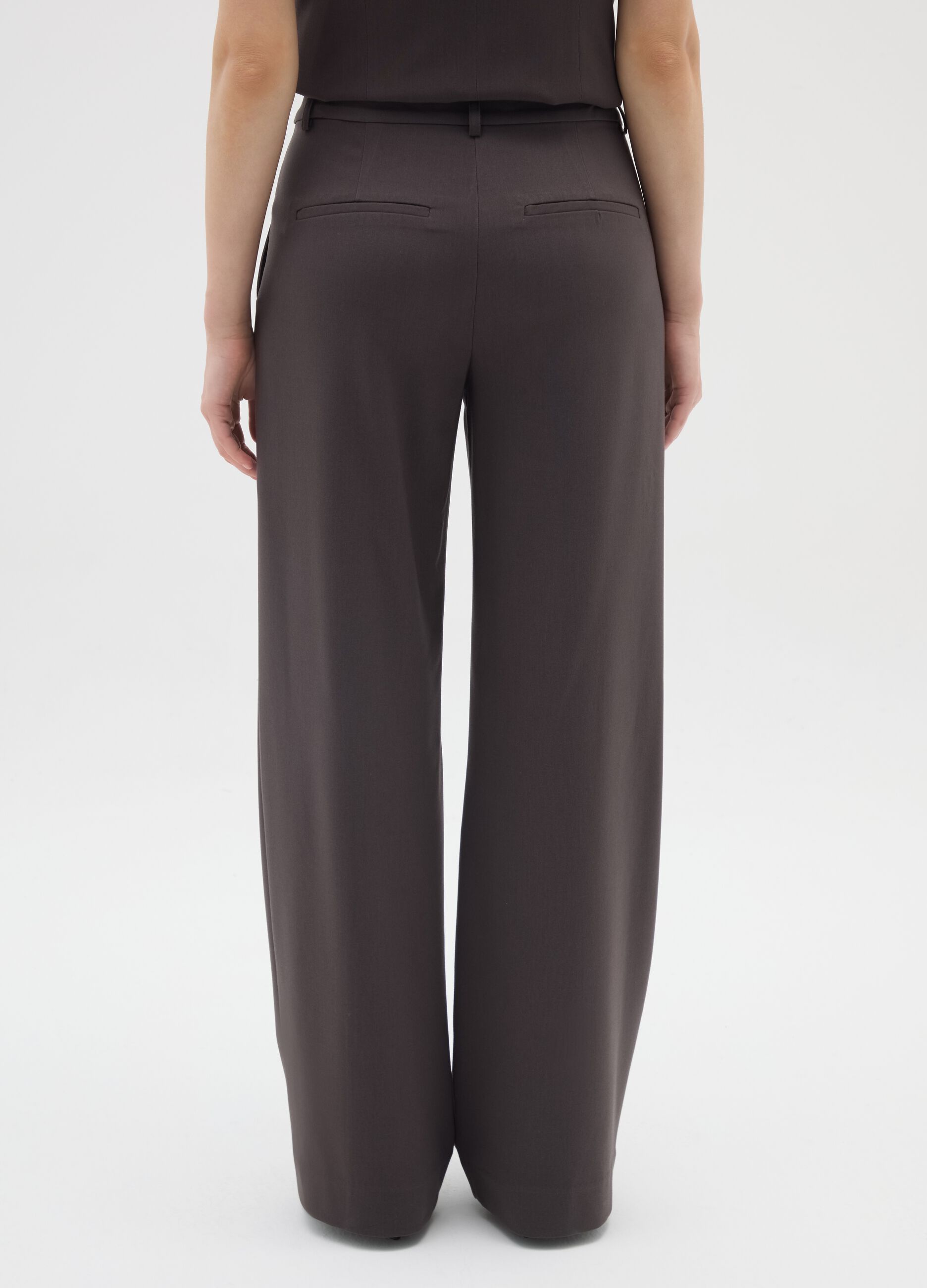 Brown trousers in stretch fabric