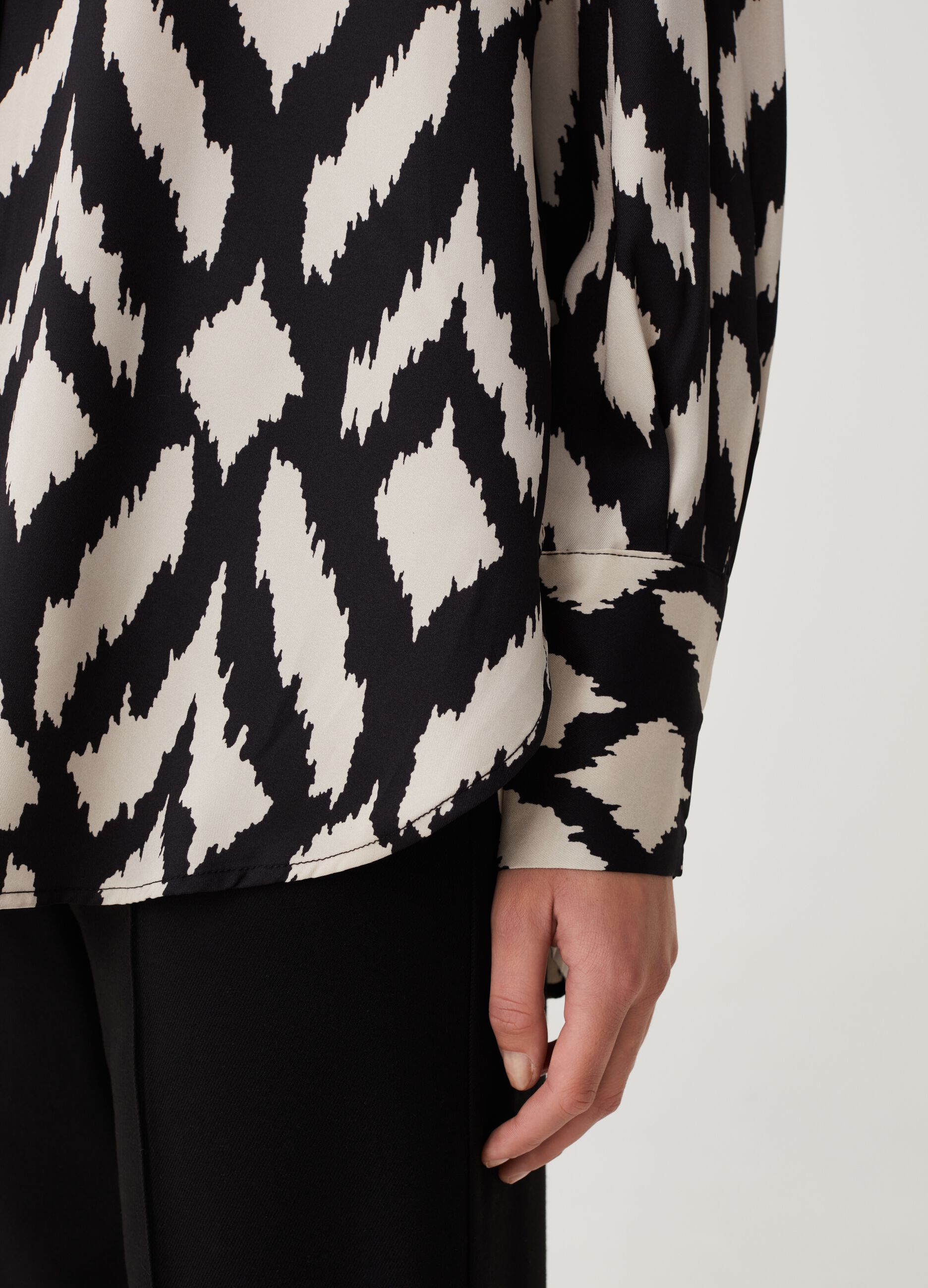 Camicia relaxed fit con stampa ikat_3