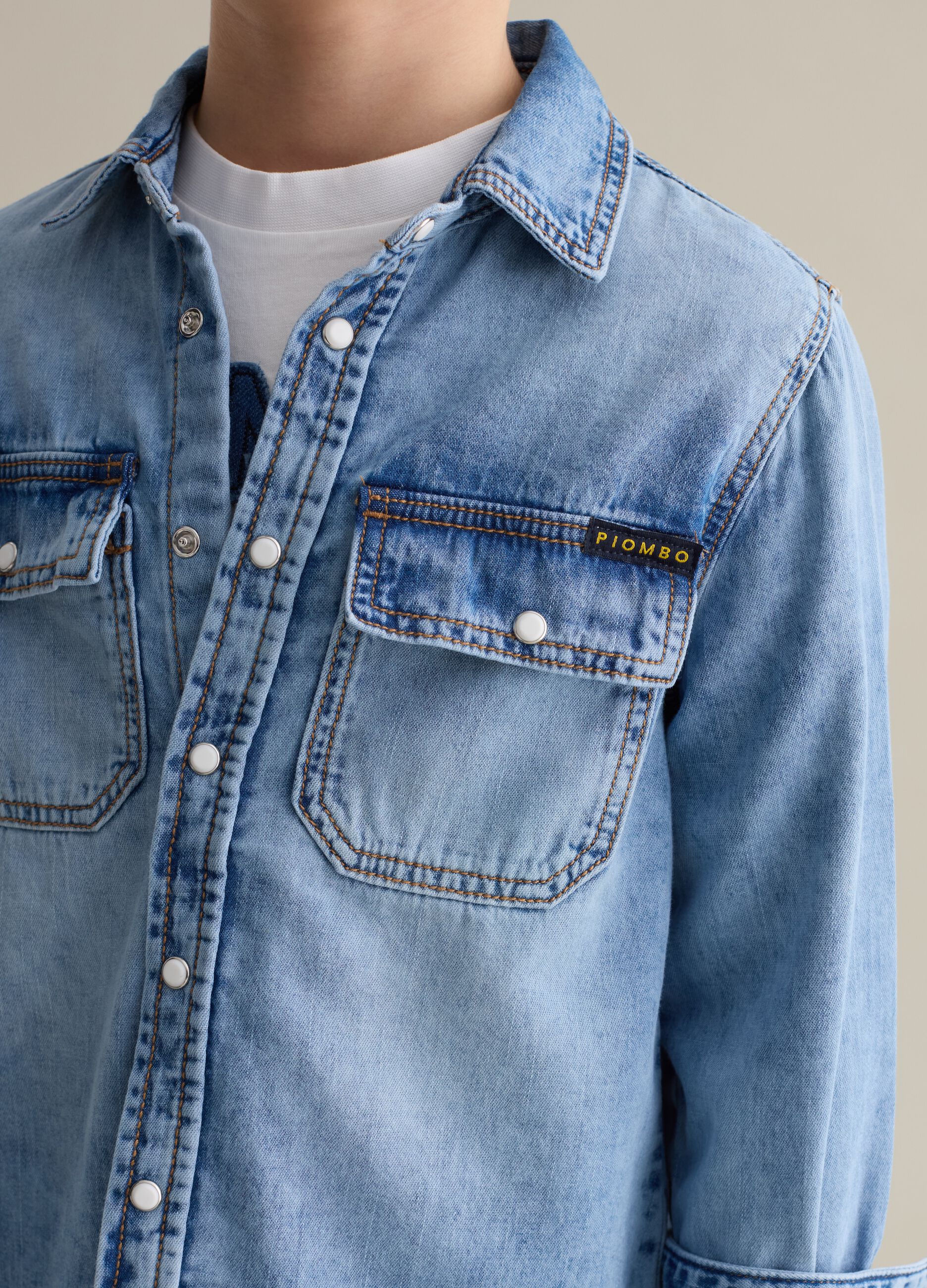 Camicia in denim con tasche 