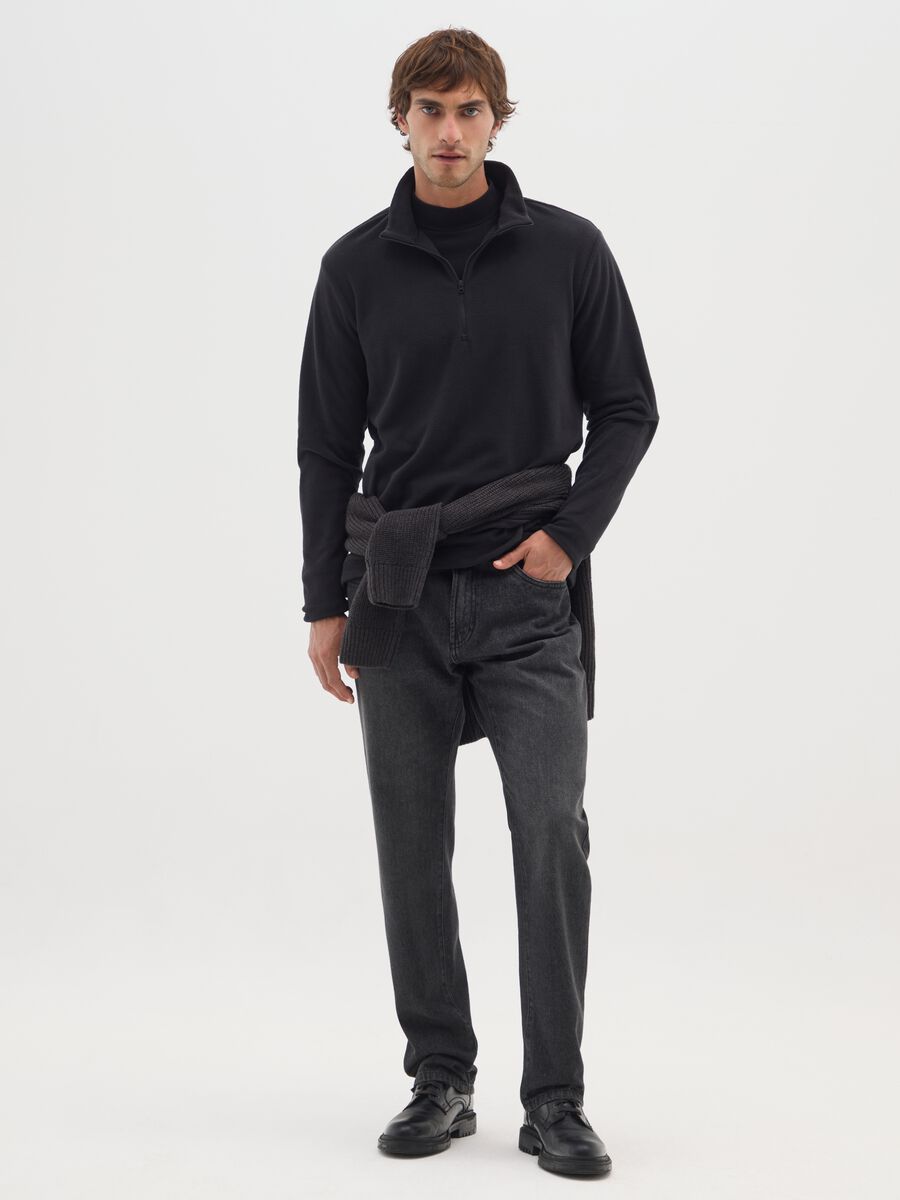 Felpa nera in pile con mezza zip_1