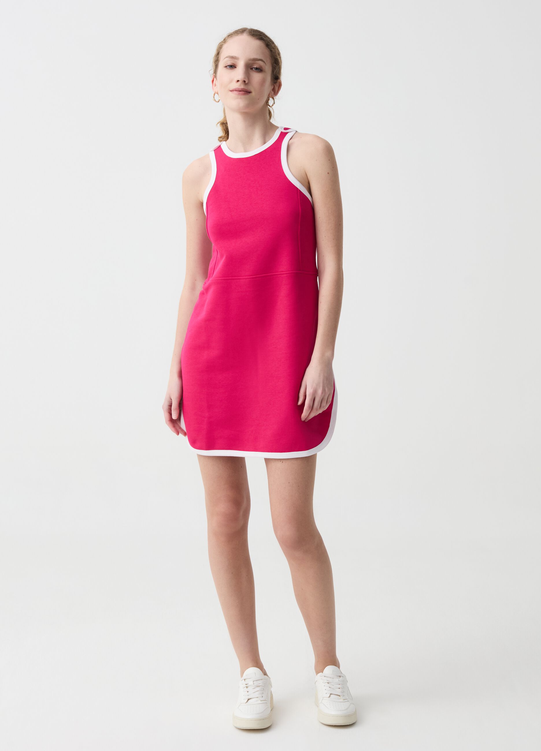 Essential short dress with contrasting trims