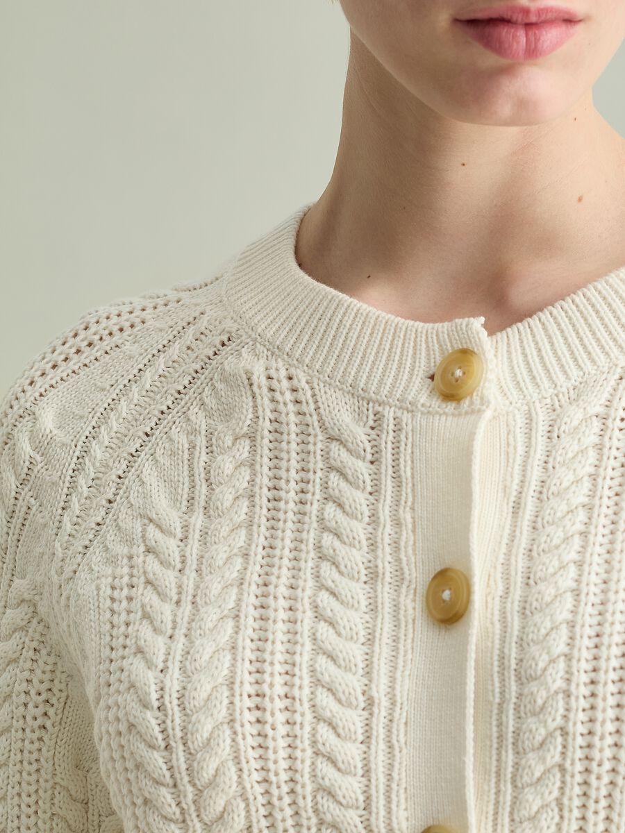 Cotton cardigan with cable-knit weave_2