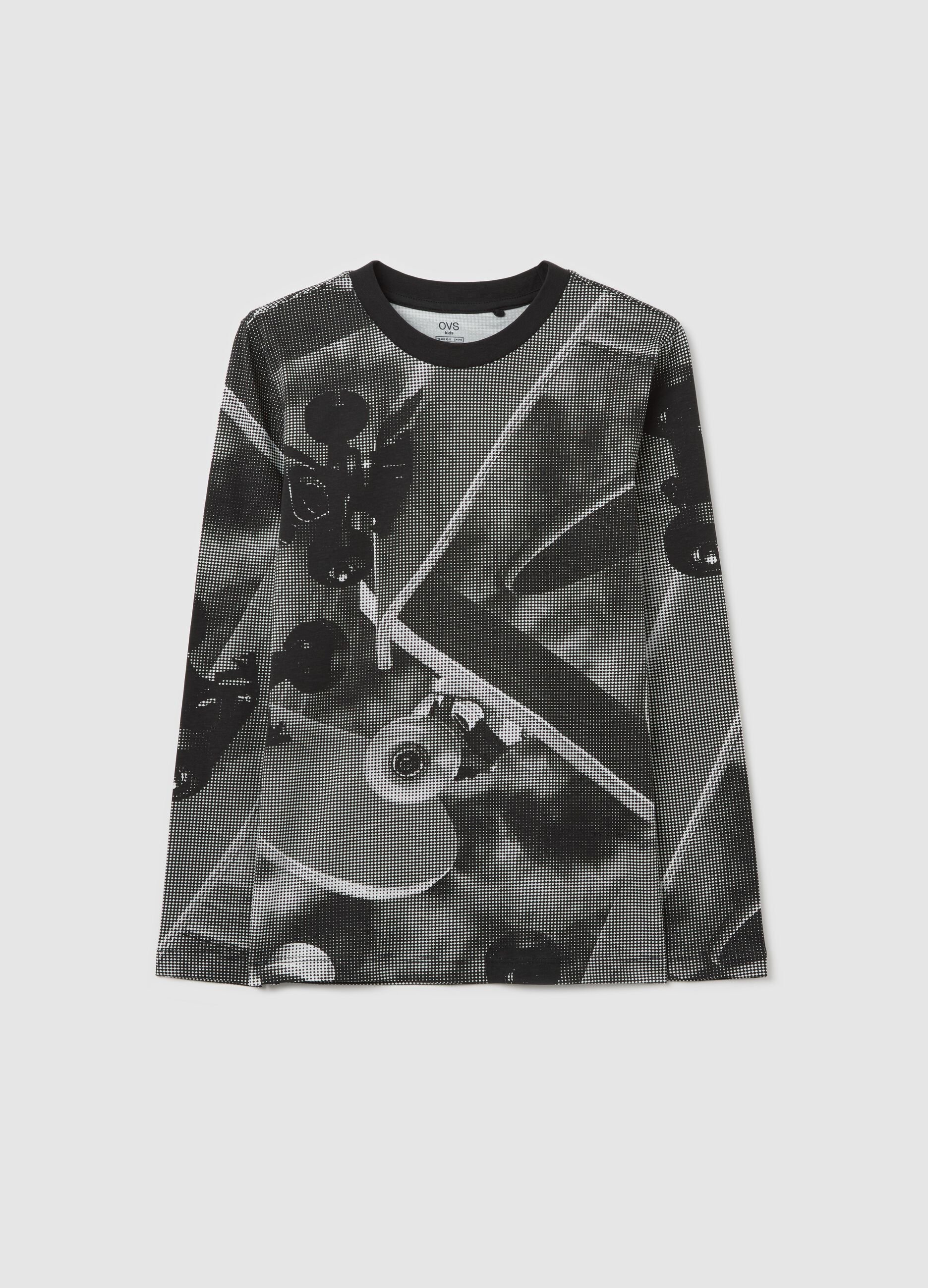 Long-sleeved T-shirt with skateboards print