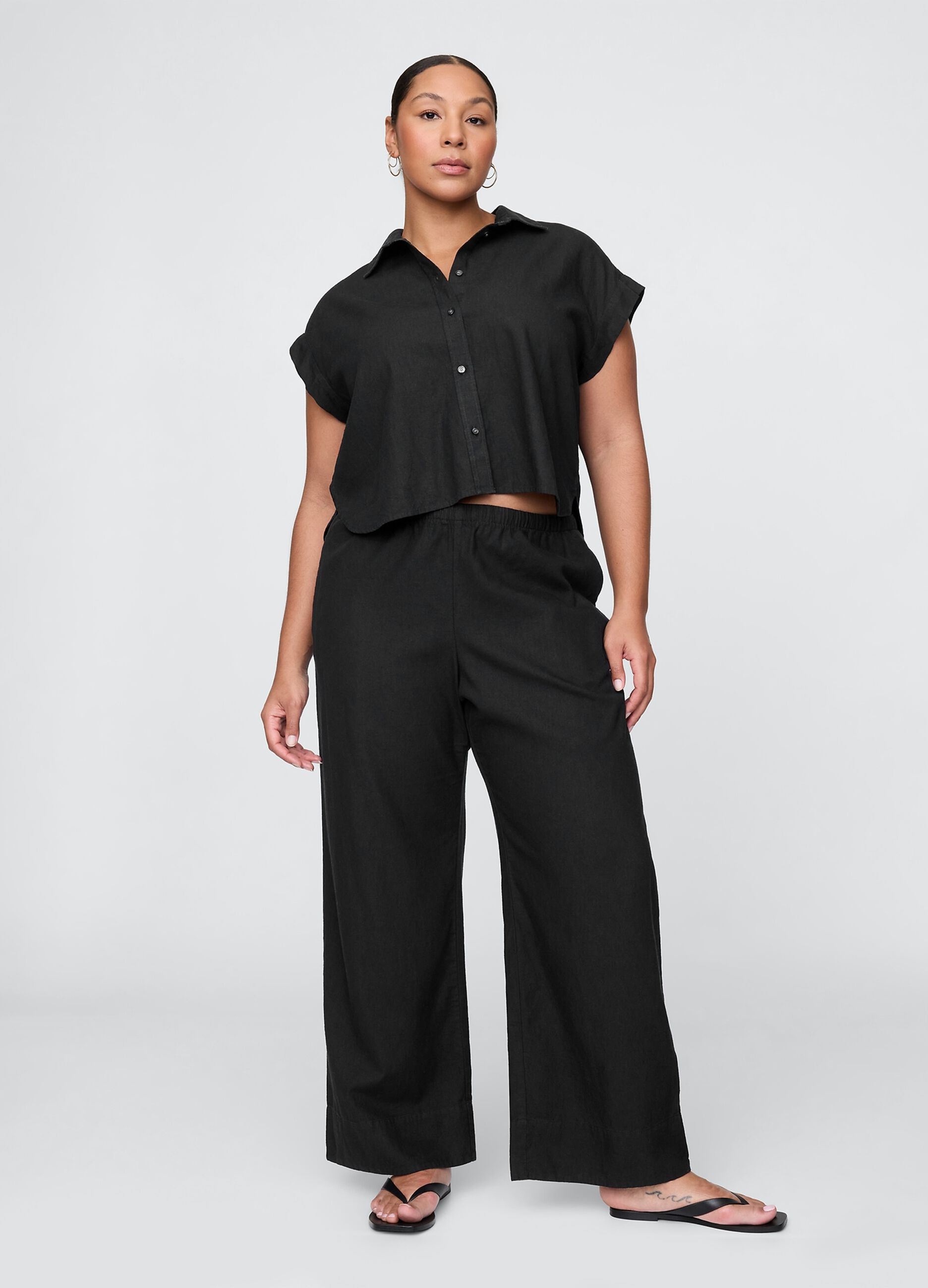 Black wide-leg trousers in linen-viscose blend by Gap