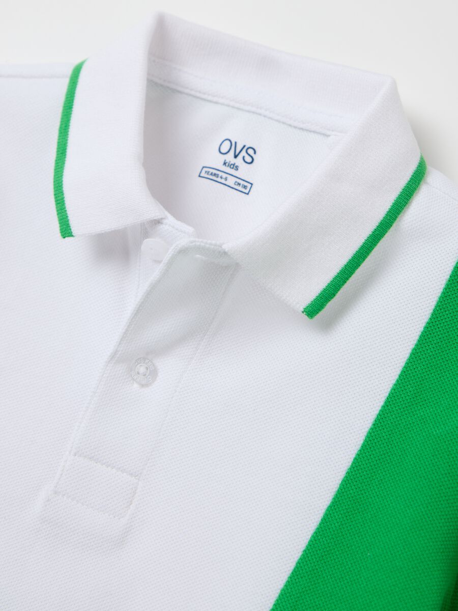 White piquet polo shirt with colourblock print_2