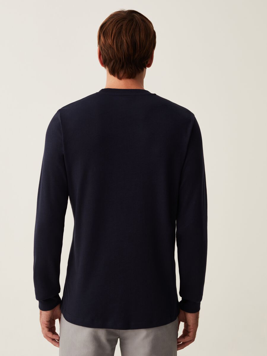 Long-sleeved T-shirt with round neck_2