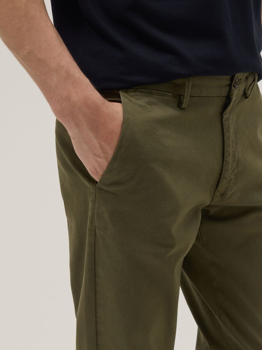 Green slim-fit stretch cotton chino trousers_3