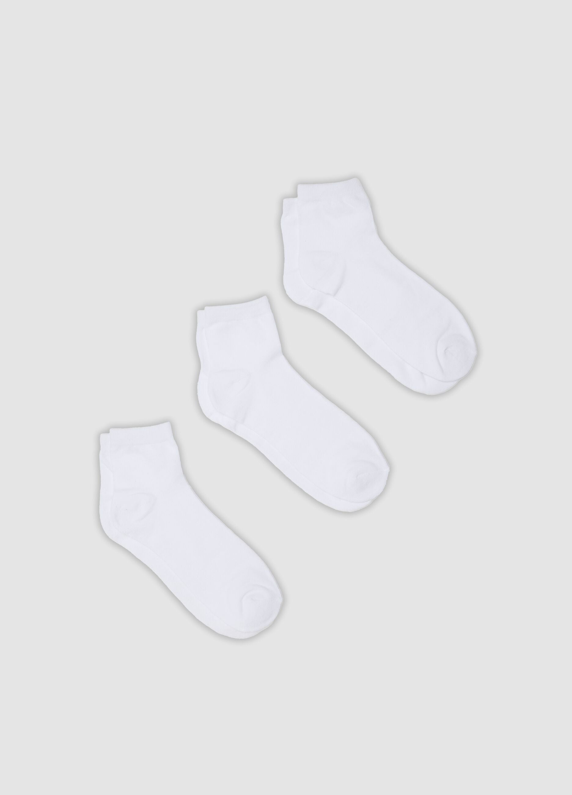 3-pack of white organic cotton ankle sports socks