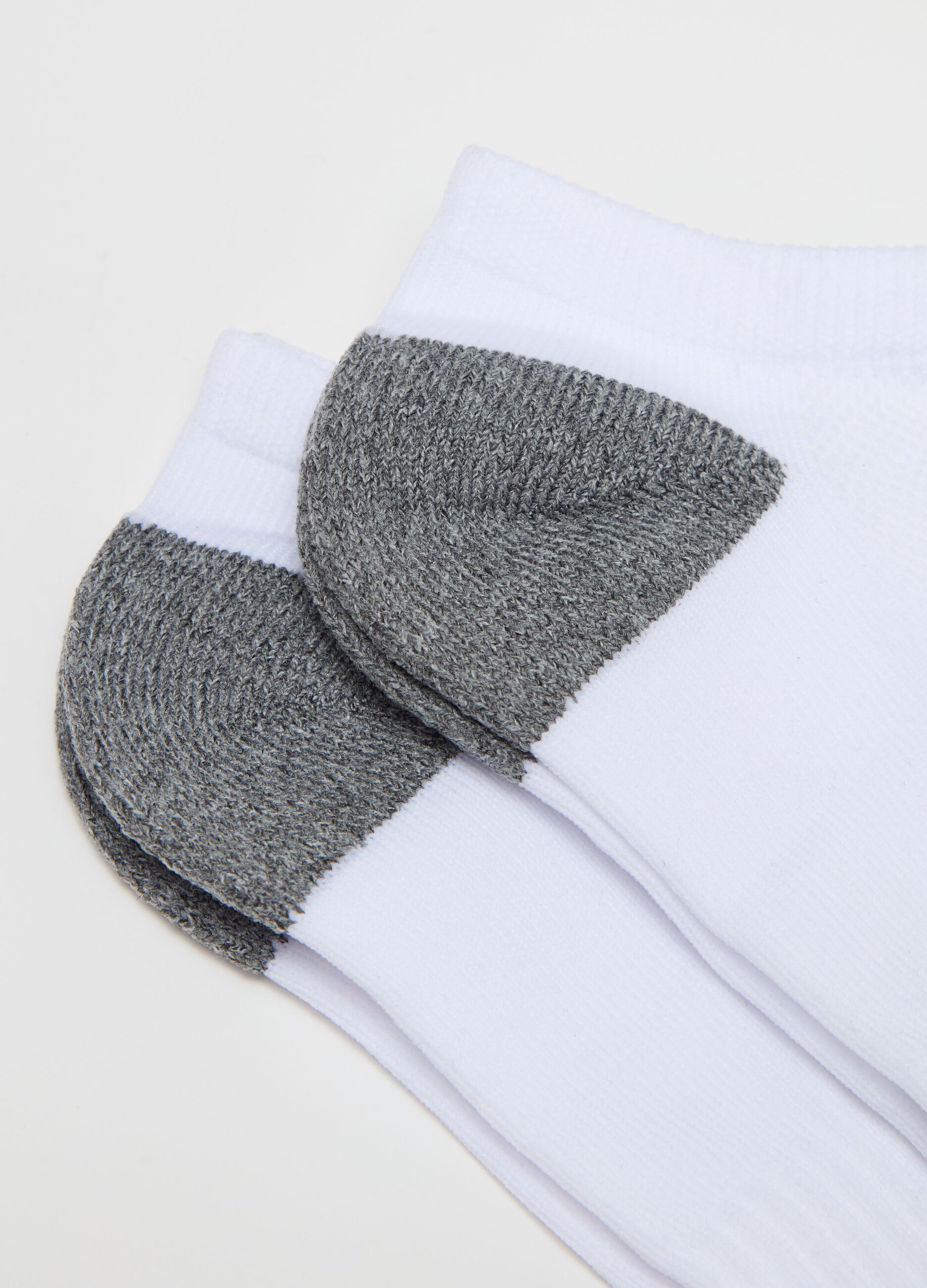 Three-pair pack sneaker liners with contrasting details