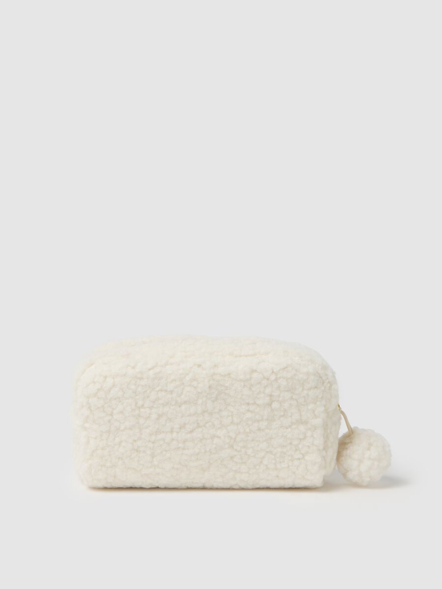 White pouch with embroidered heart_1