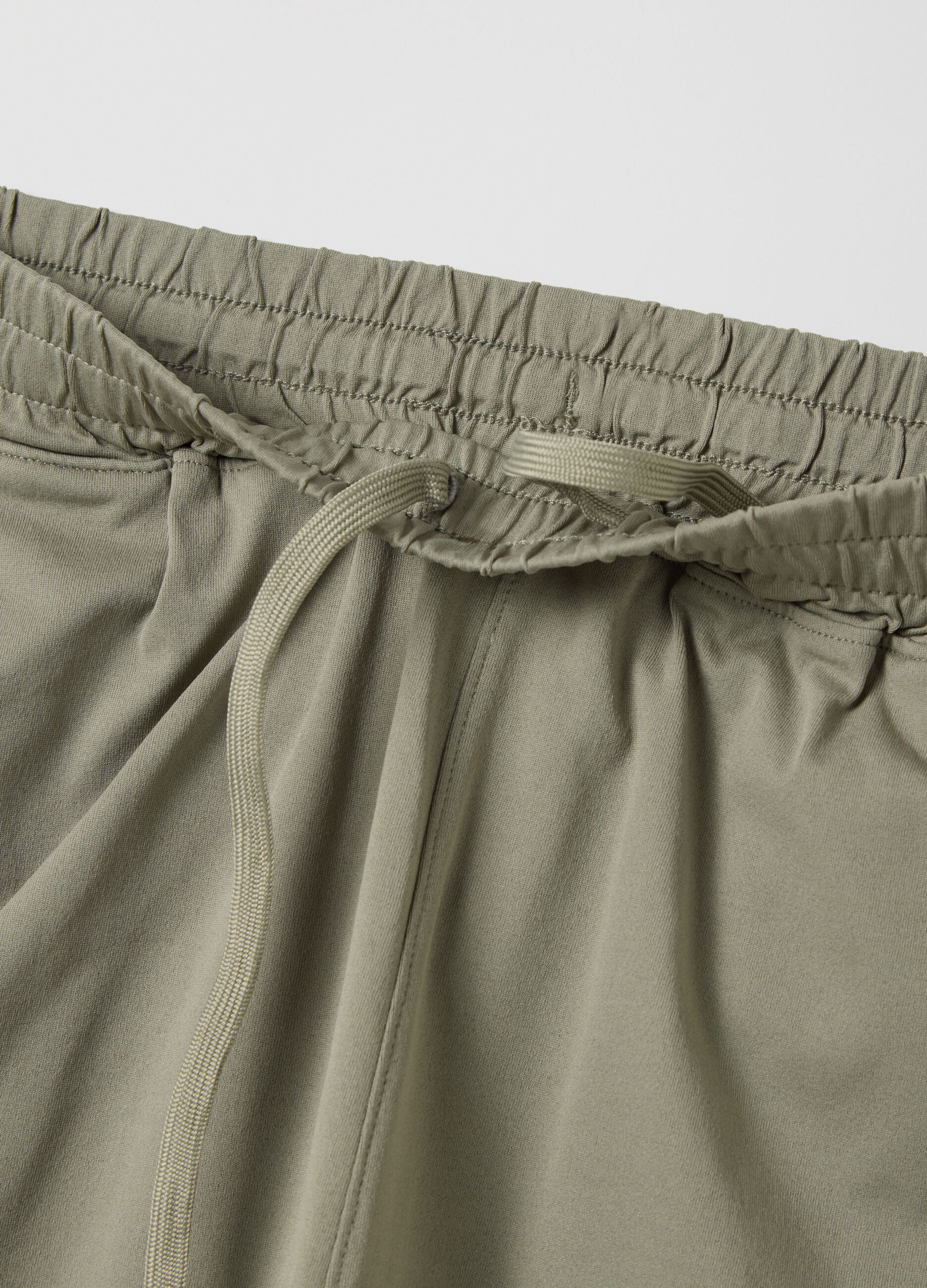 Green Bermuda joggers in stretch fabric