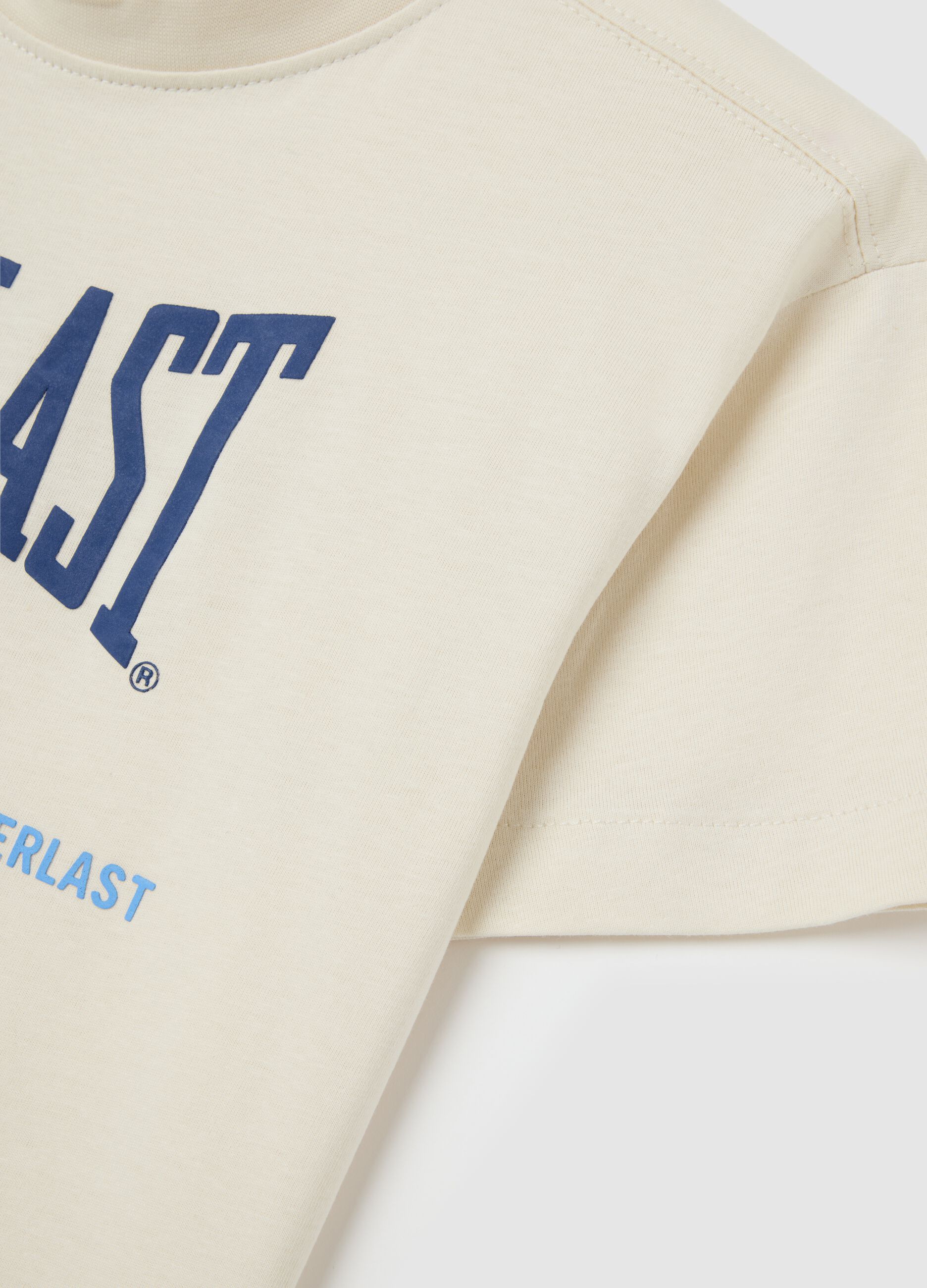 White short sleeve T-shirt with Everlast logo
