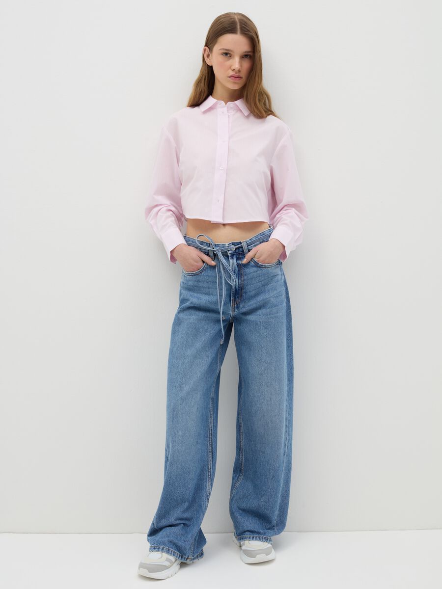Wide-leg jeans with thin belt_0