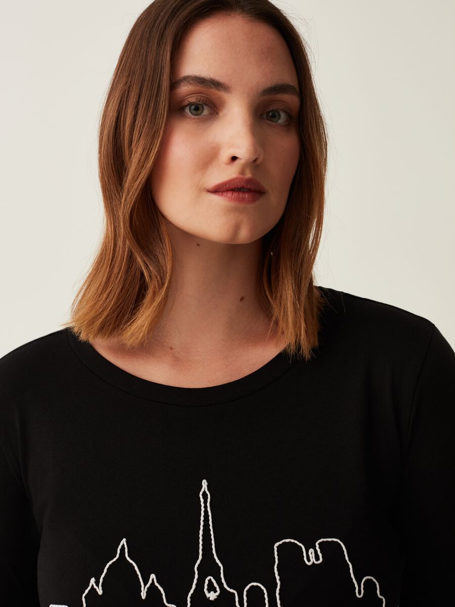 T-shirt con ricamo skyline Curvy_1