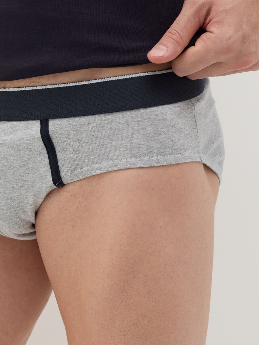 Three-pair pack briefs in stretch cotton_2