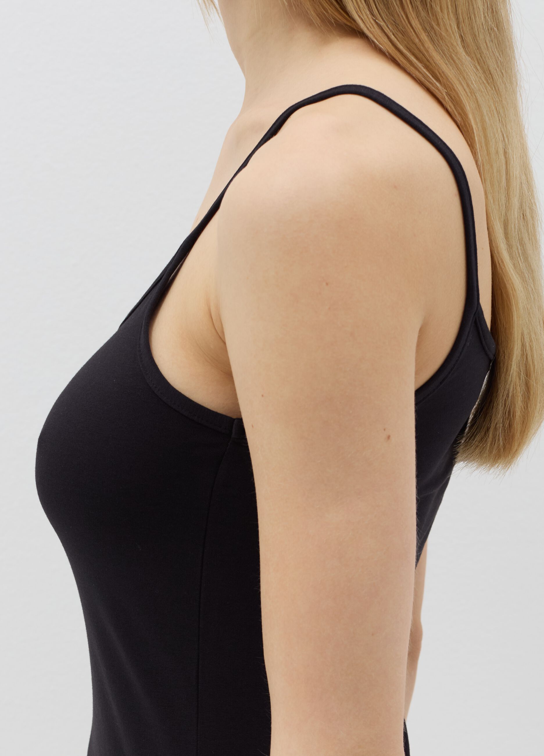 Two-pack under vests with micro pattern