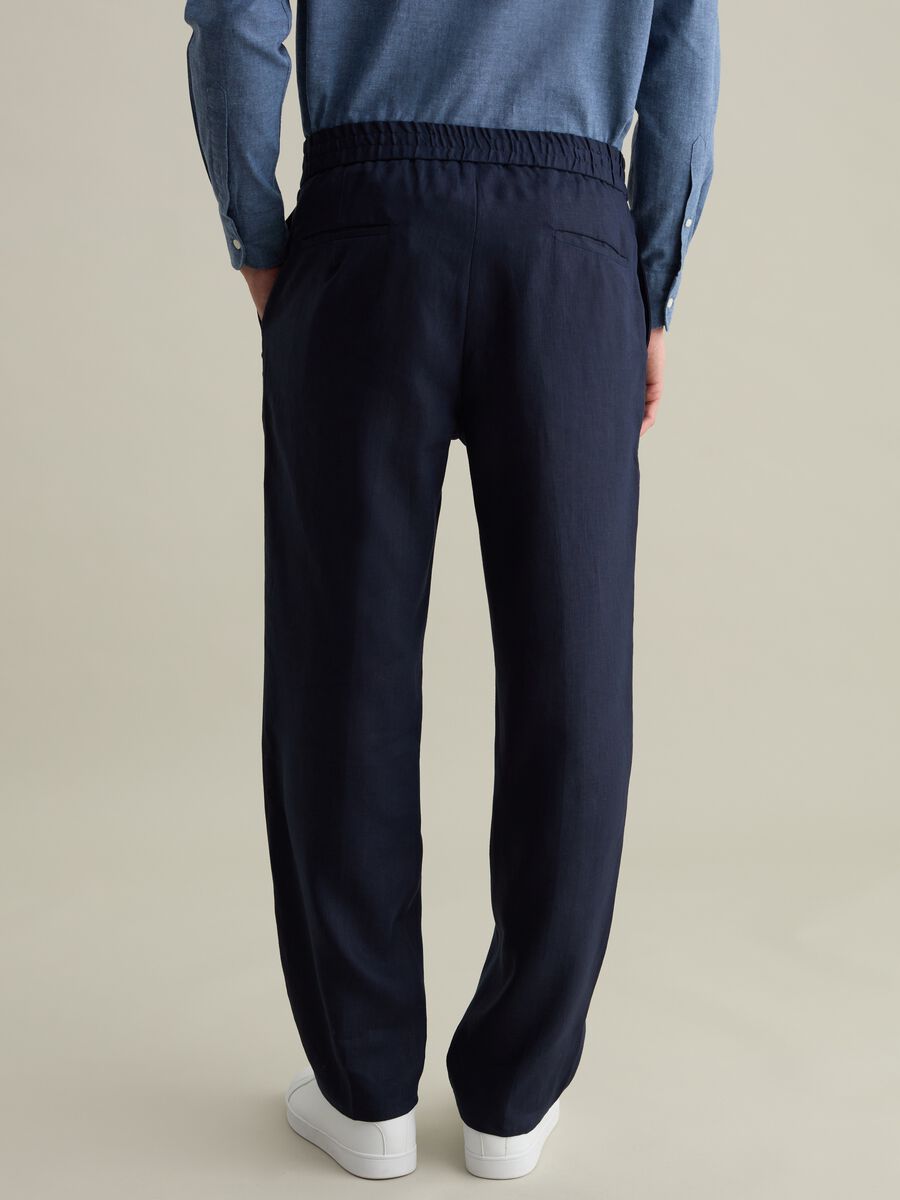 Contemporary trousers in linen_2