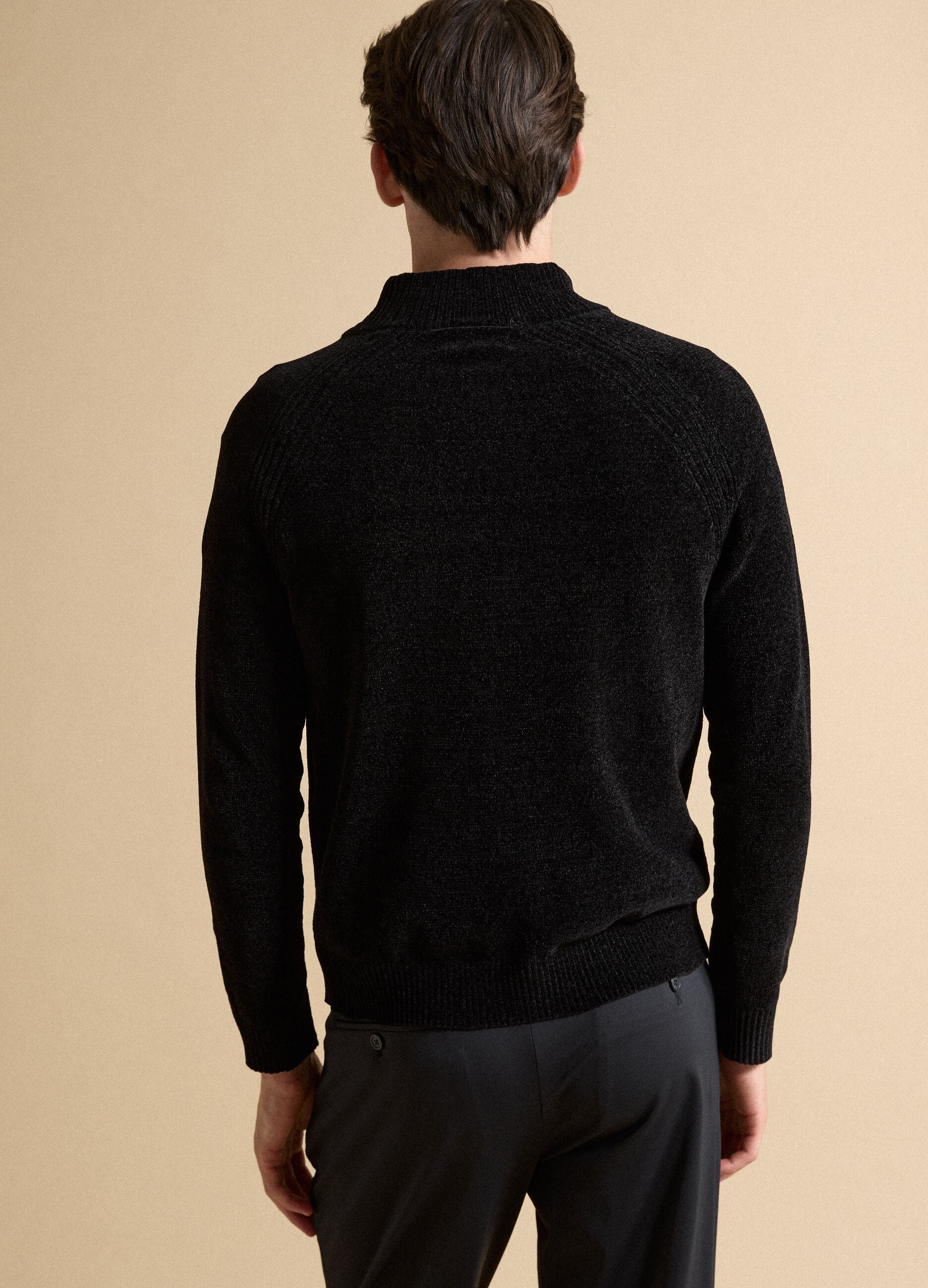 Black full-zip cardigan with collar, regular fit