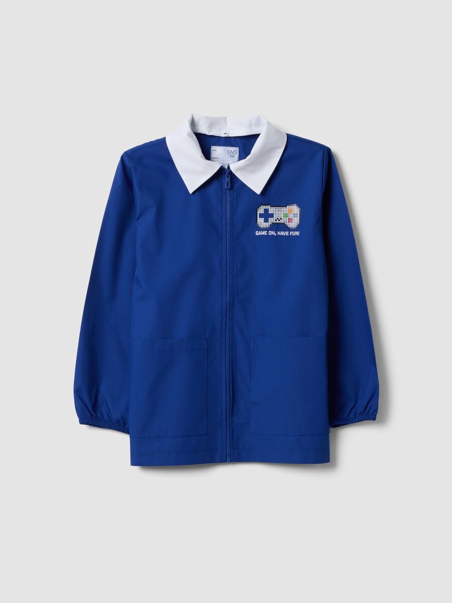 Grembiule blu per la scuola con stampa gaming e collo bianco per bambino_0