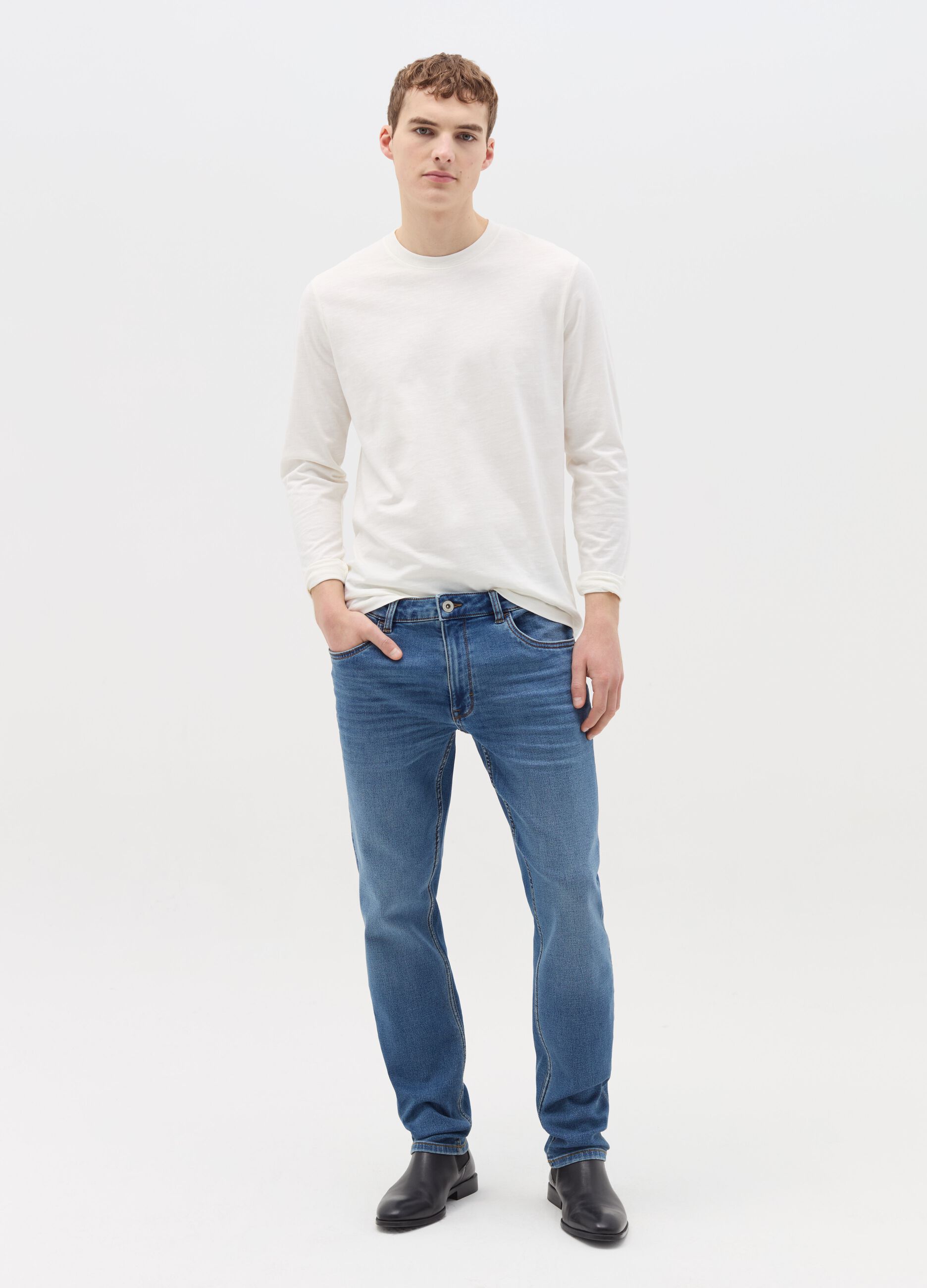 Slim-fit jeans with discolouring