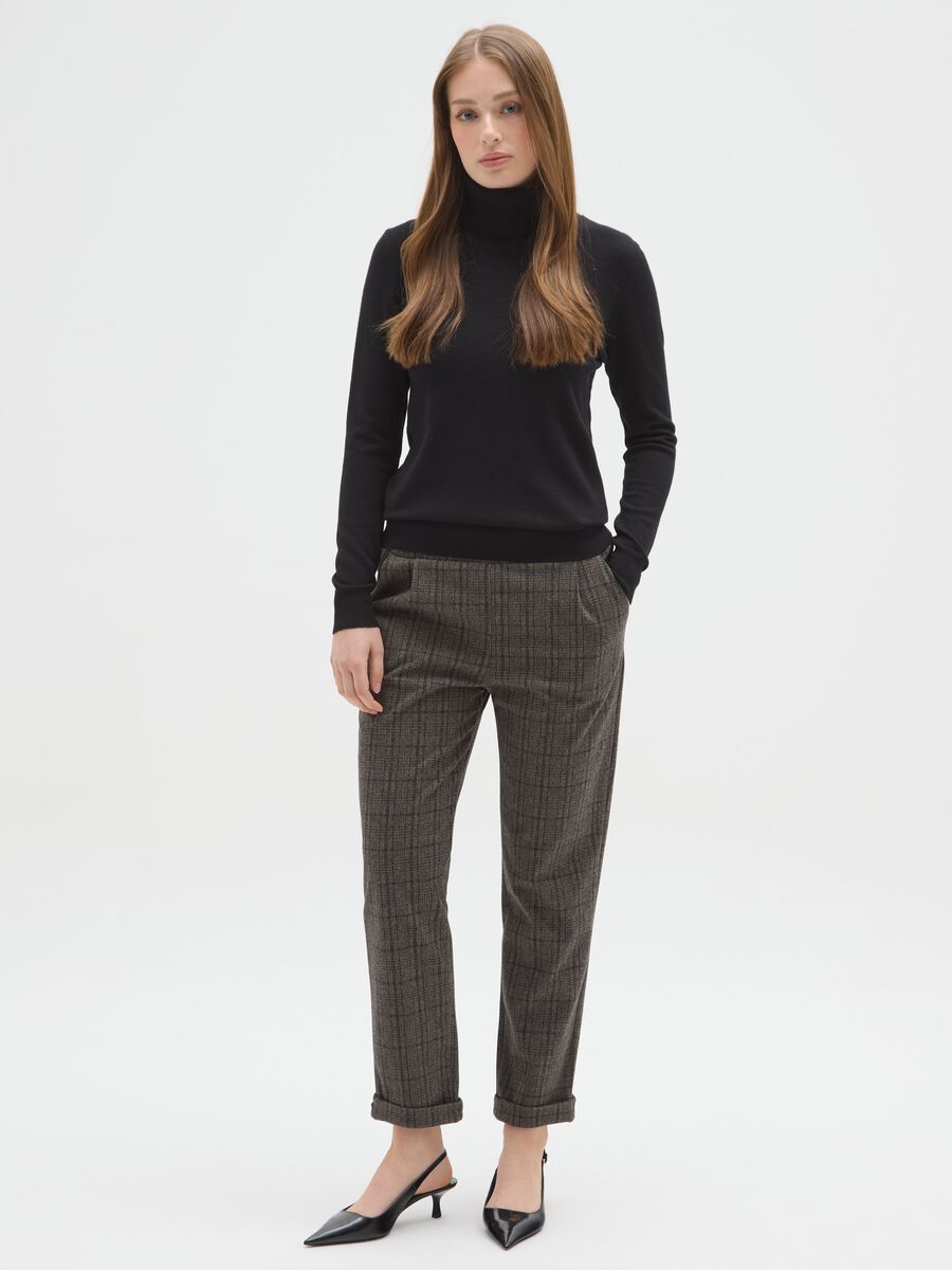Pantaloni marroni a quadri in tessuto elasticizzato regular fit_0