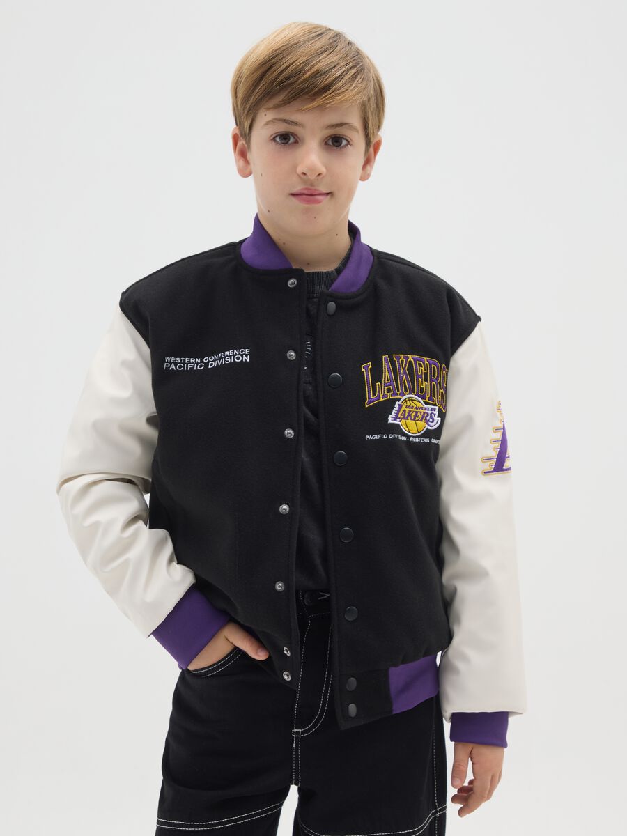 Giubbotto bomber multicolor da bambino regular fit con stampa Lakers_0