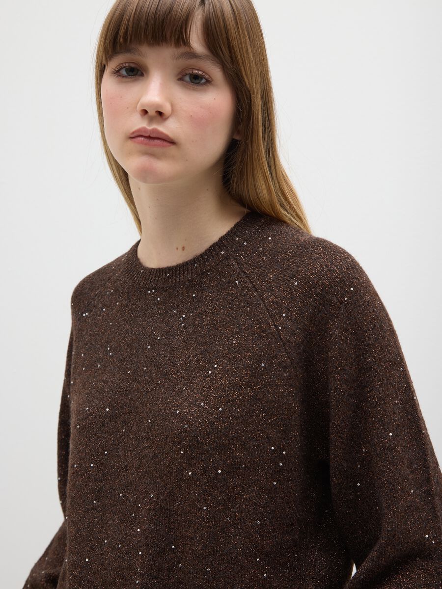 Brown oversized sweater with round neckline_3