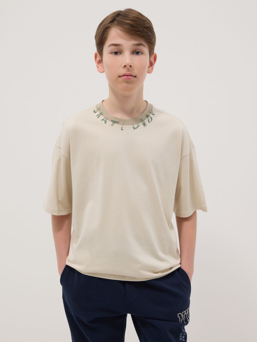 Beige pure cotton boys&rsquo; relaxed-fit T-shirt with slogan_0