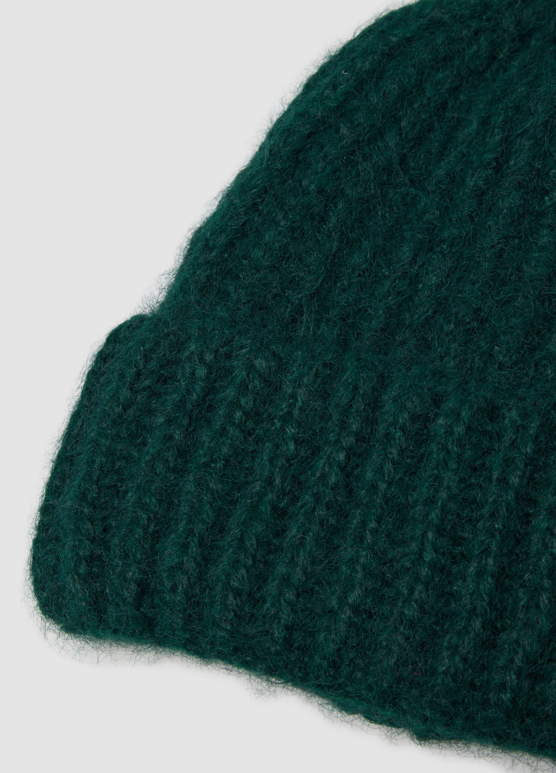Berretto verde in lana elasticizzata a costa larga