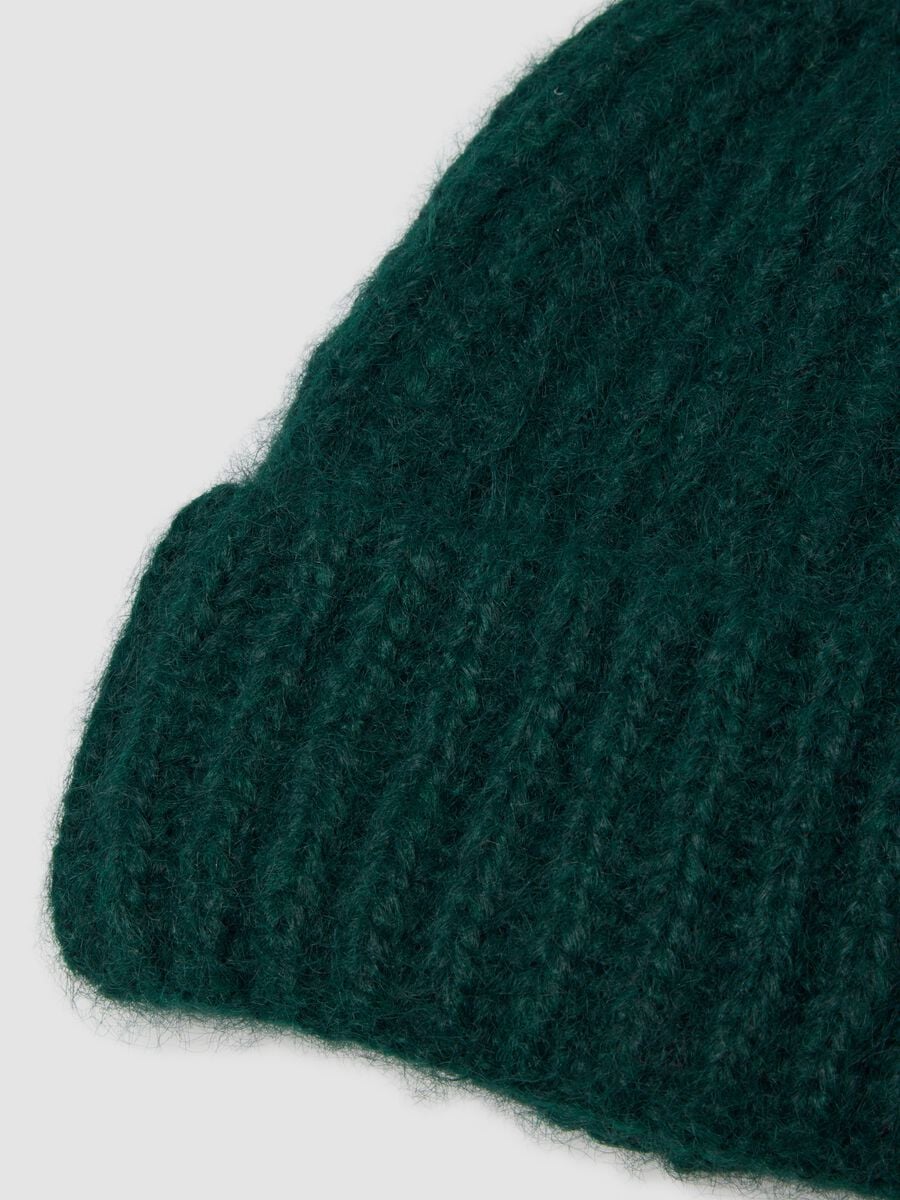 Berretto verde in lana elasticizzata a costa larga_1