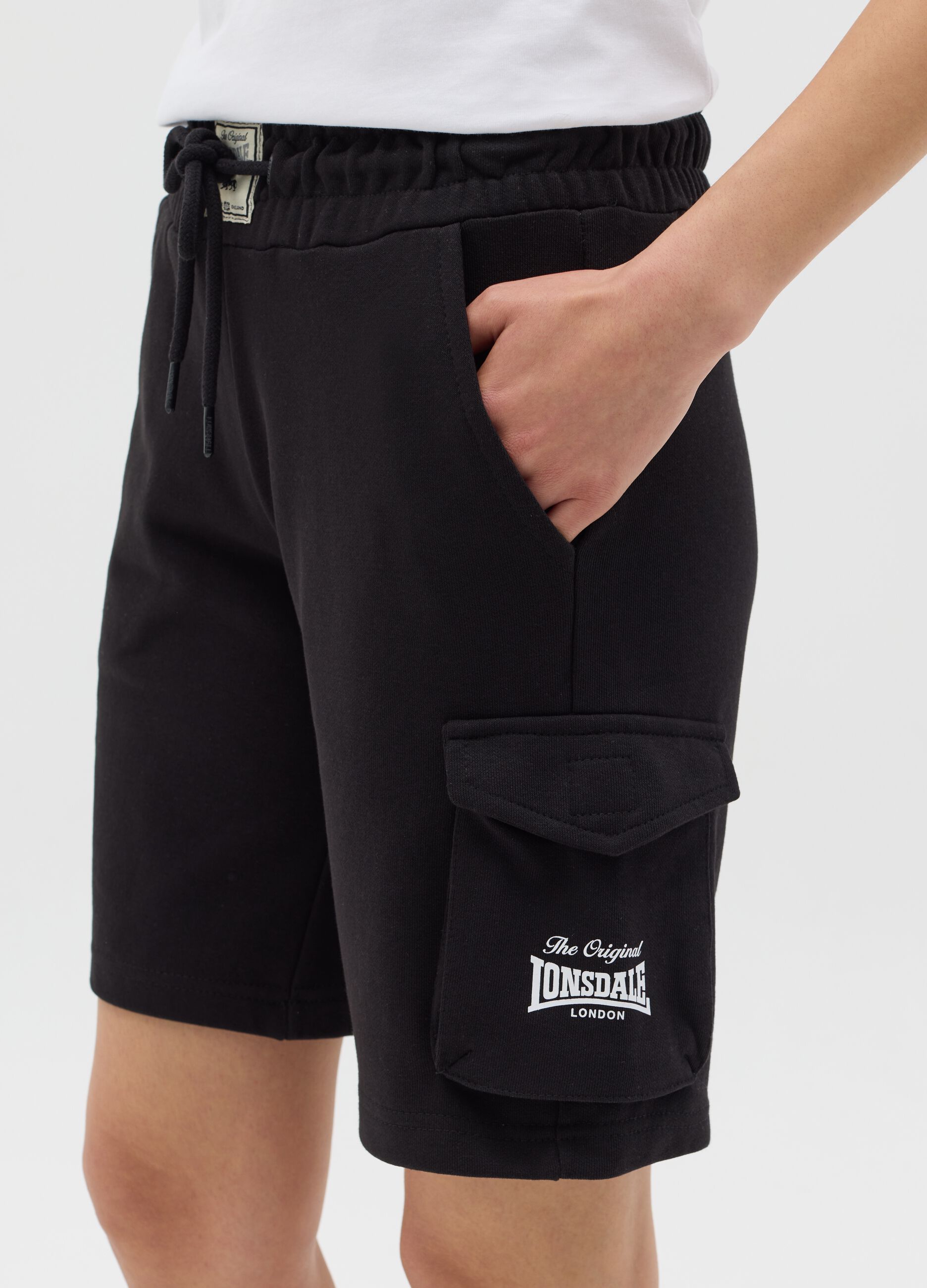Bermuda cargo in felpa nero con stampa logo