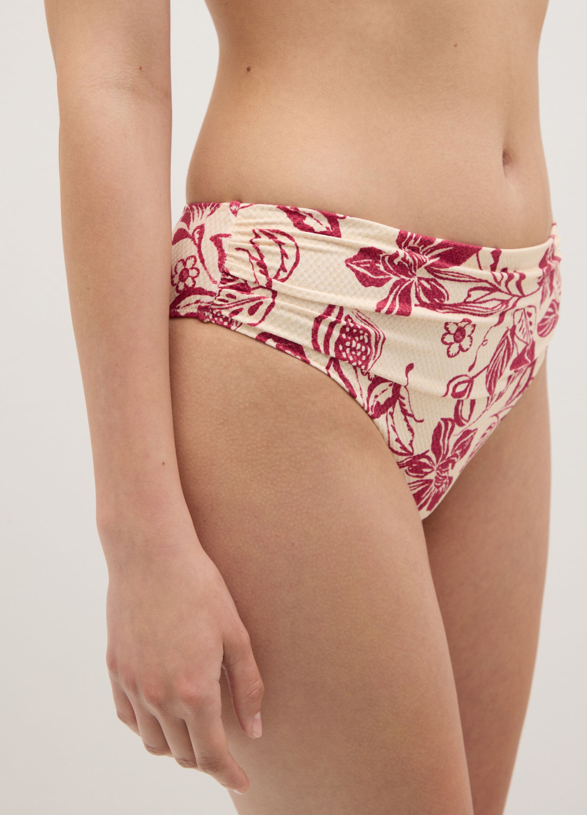 Floral bikini briefs with strap