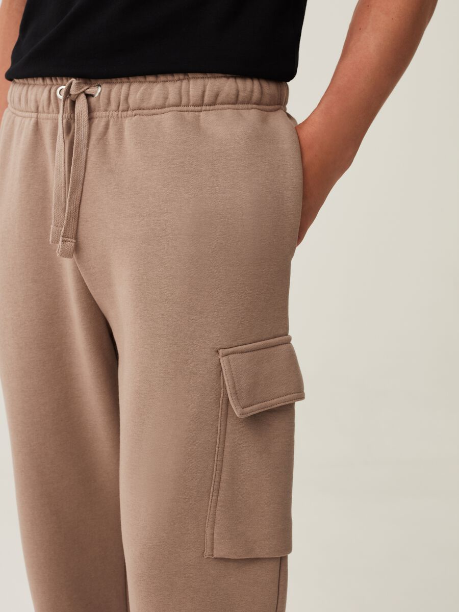 Joggers cargo in felpa con coulisse_3