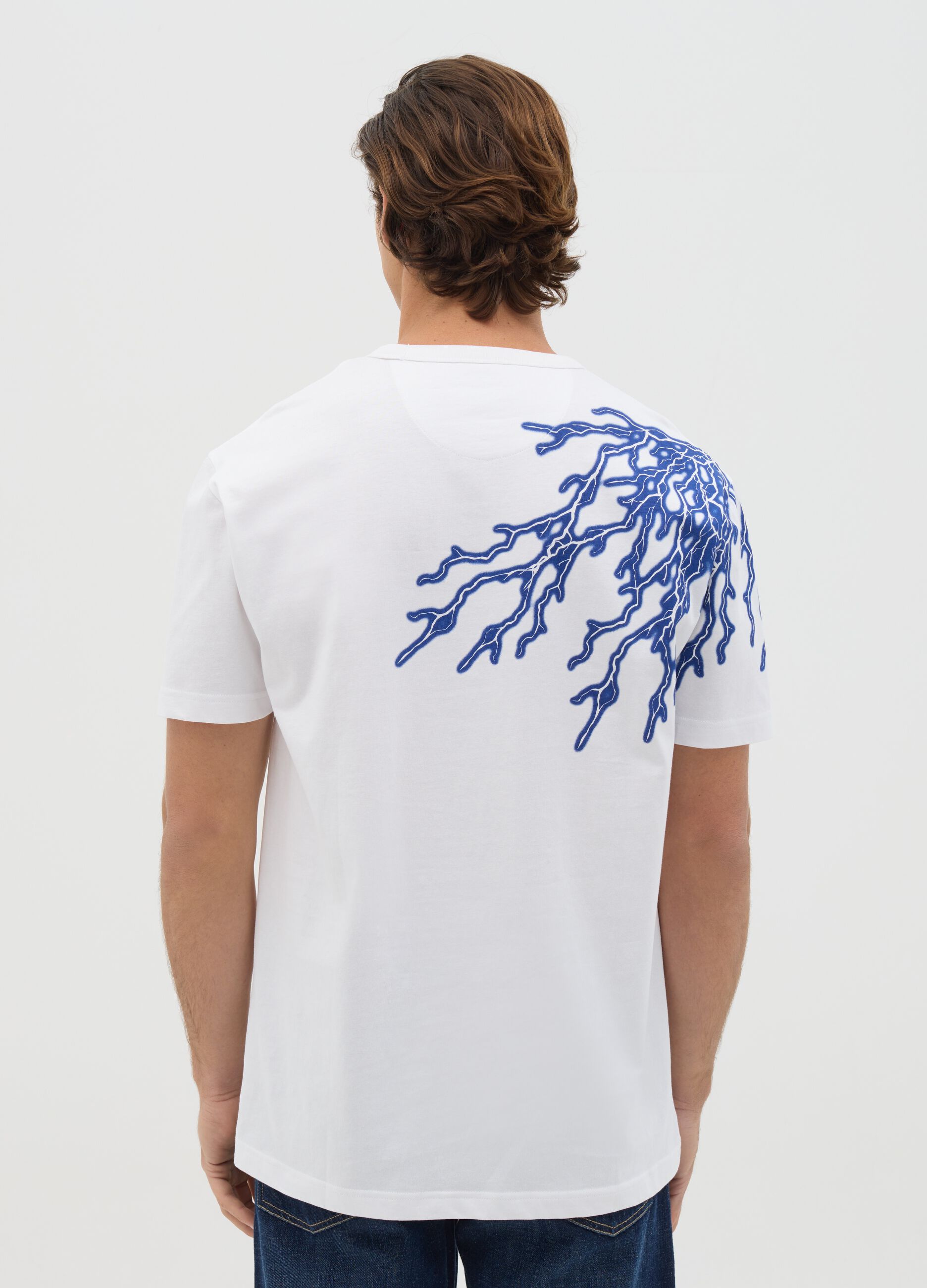 White short-sleeved T-shirt with lightning graphic