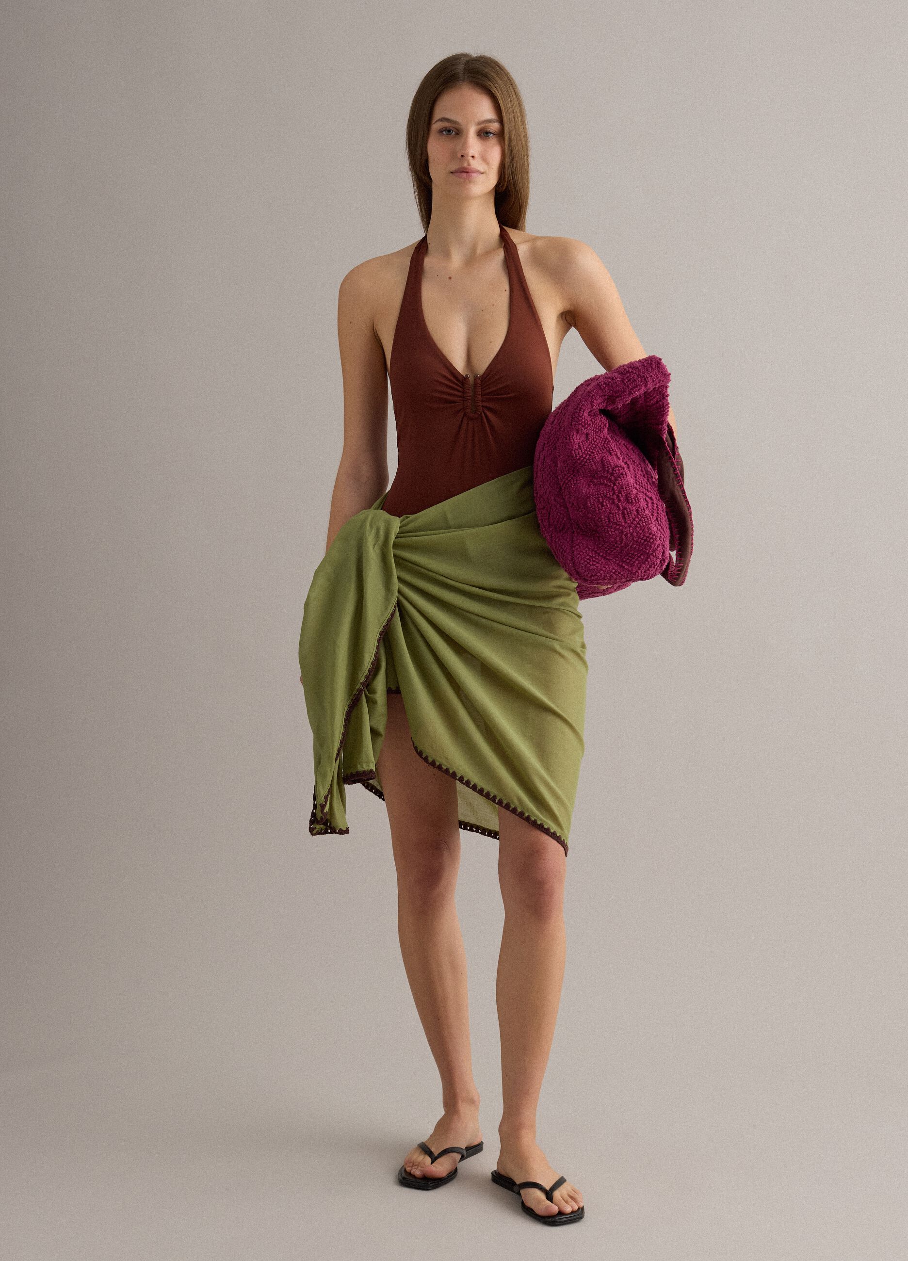 Costume intero marrone in tessuto elasticizzato con lacci al collo