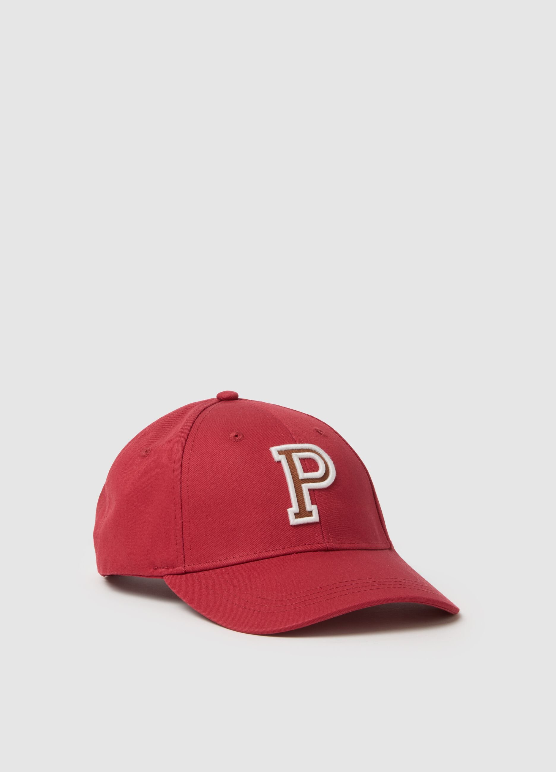 Red pure cotton cap with adjustable visor and embroidered P