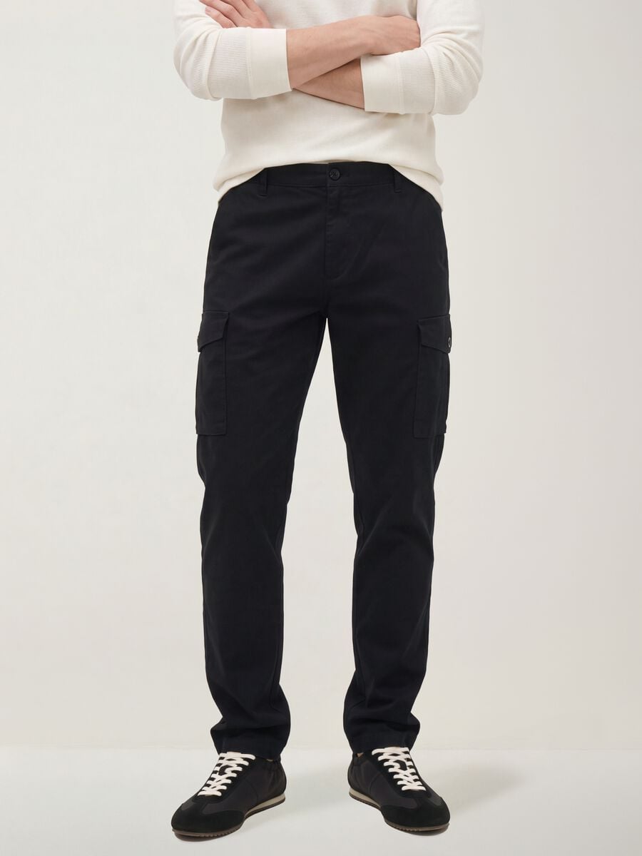 Pantaloni cargo neri in cotone elasticizzato slim fit_1