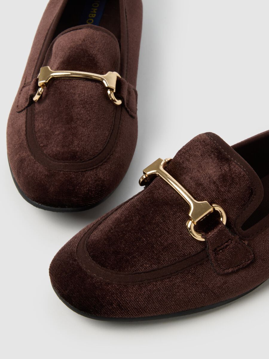 Brown shoes with gold detail_1