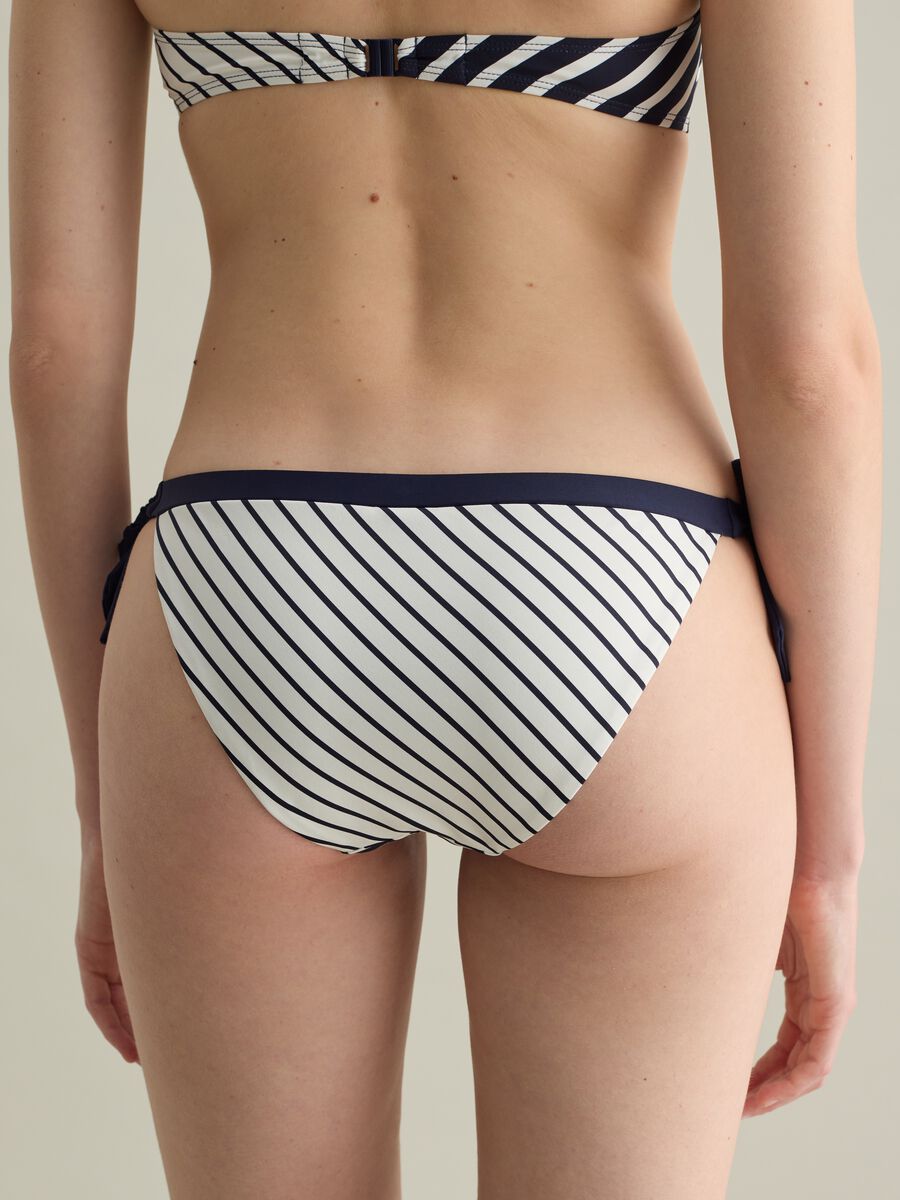 Women’s briefs in multicoloured stretch fabric with white stripes_2