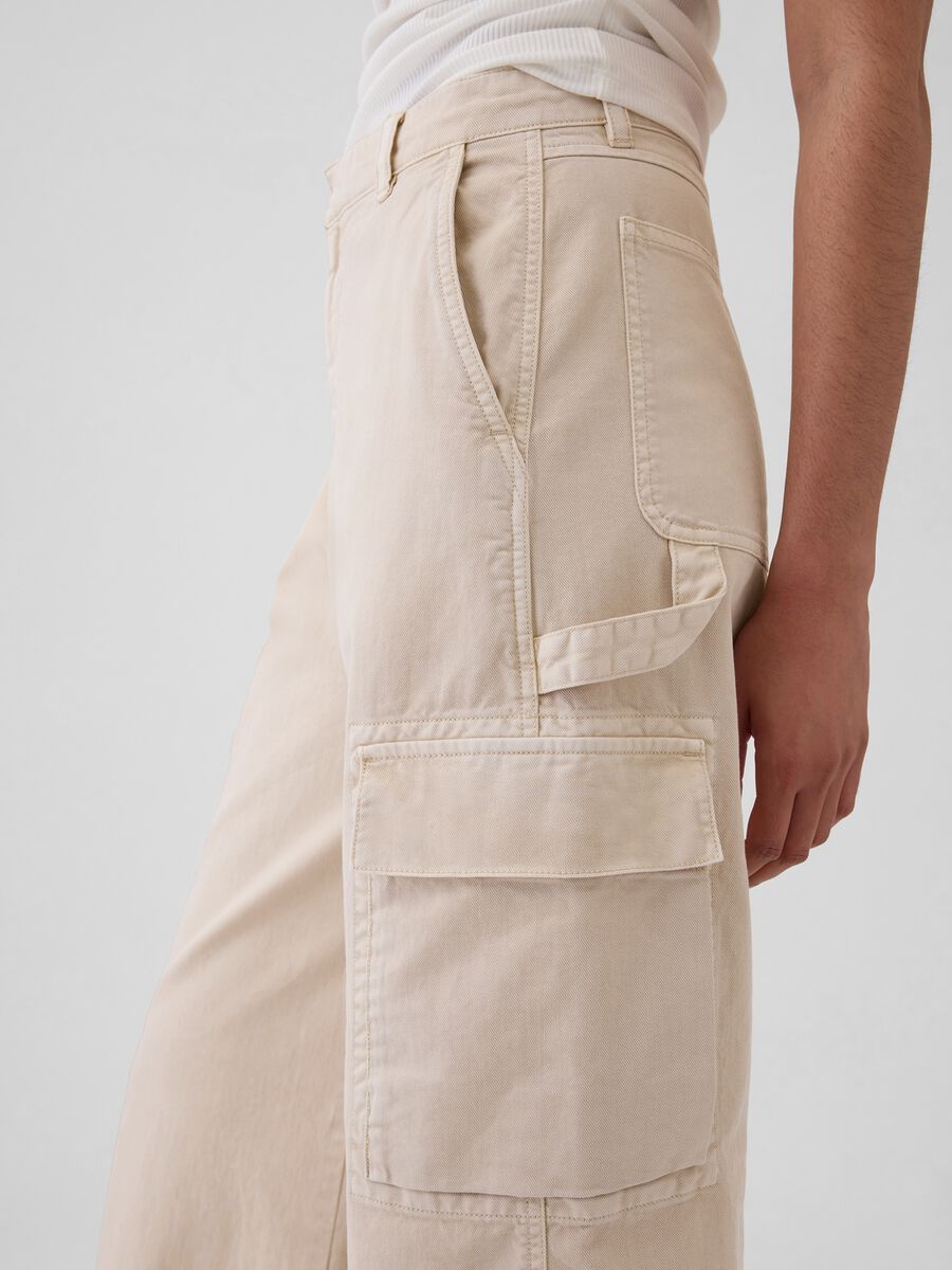 Baggy-fit cargo trousers_4