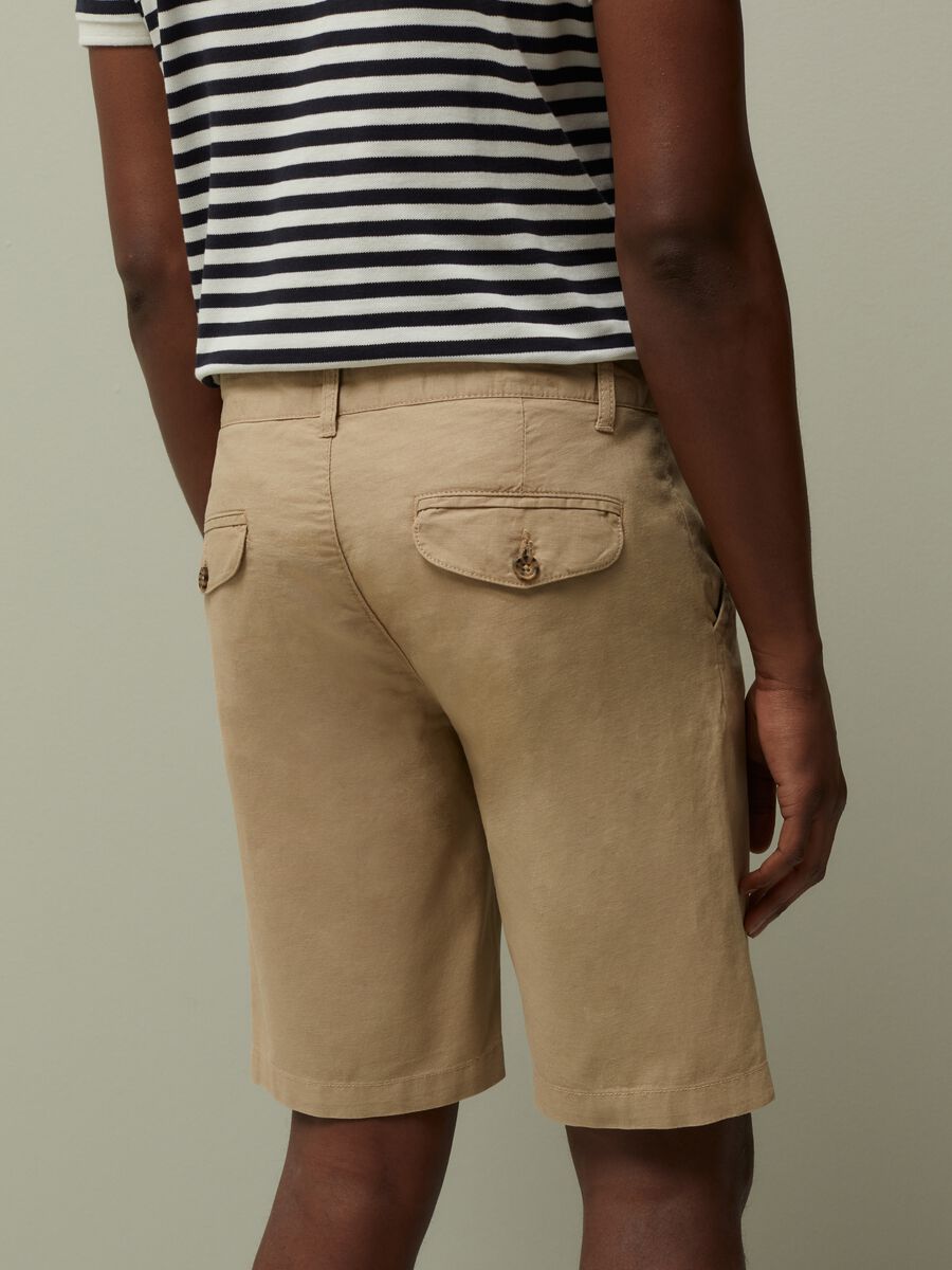 Bermuda chinos in linen and cotton_3