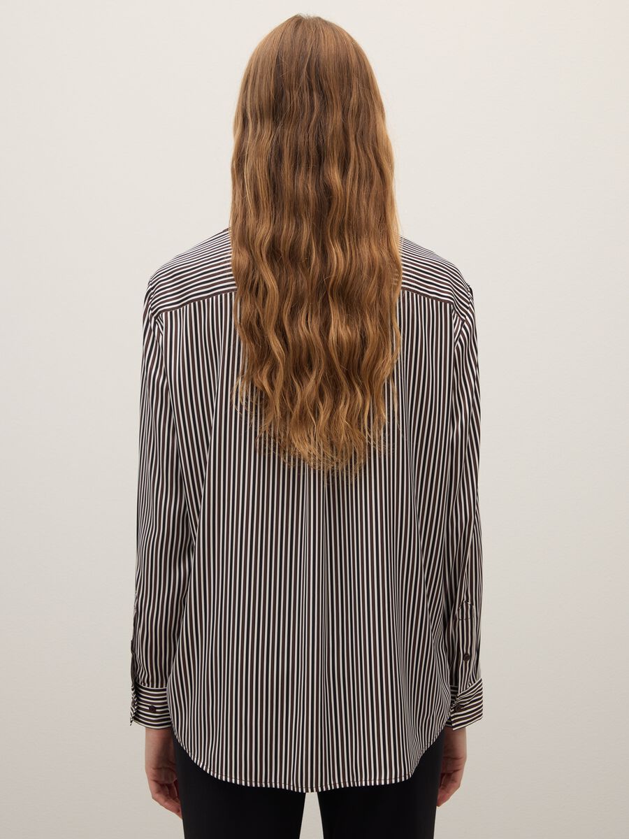 Camicia a righe bianche e marroni regular fit_3